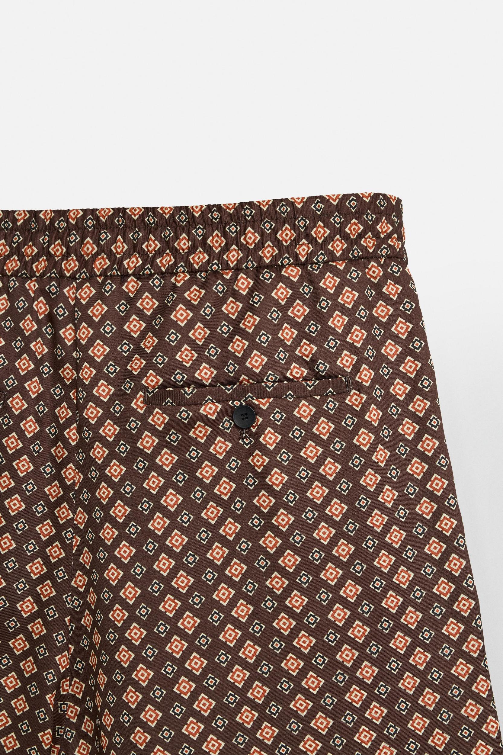 GEOMETRIC PRINT SHORTS Product Image