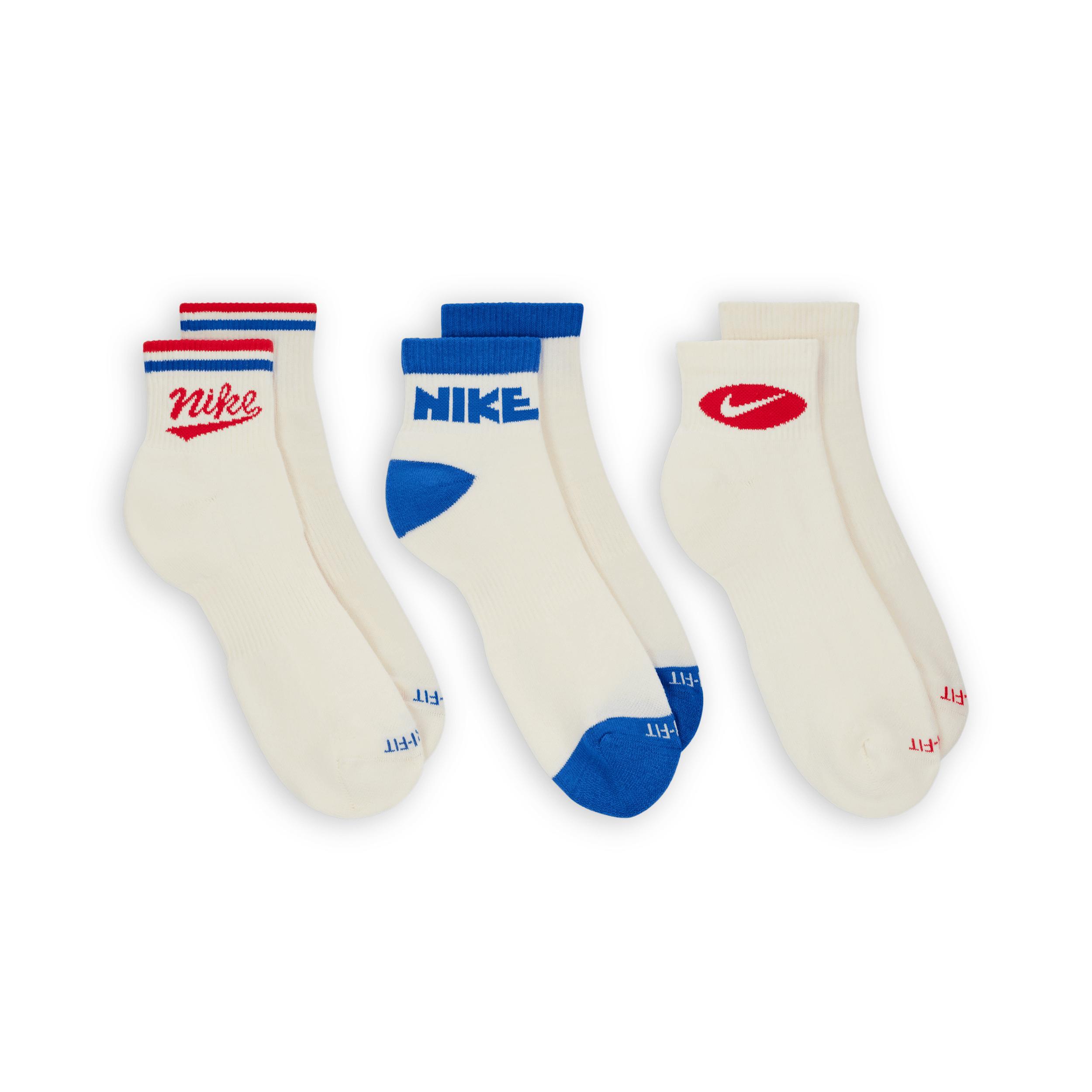 Nike Everyday Plus Ankle Socks (3 Pairs) Product Image