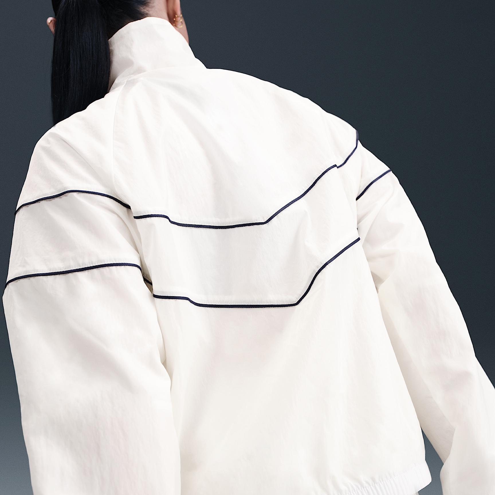 Nike Womens Windrunner Loose UV Woven Full-Zip Jacket | FV6304-135 Product Image