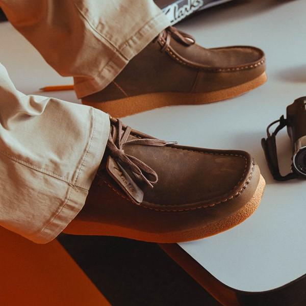 Mens Clarks Wallabee EVO Chukka Boot - Beeswax Product Image