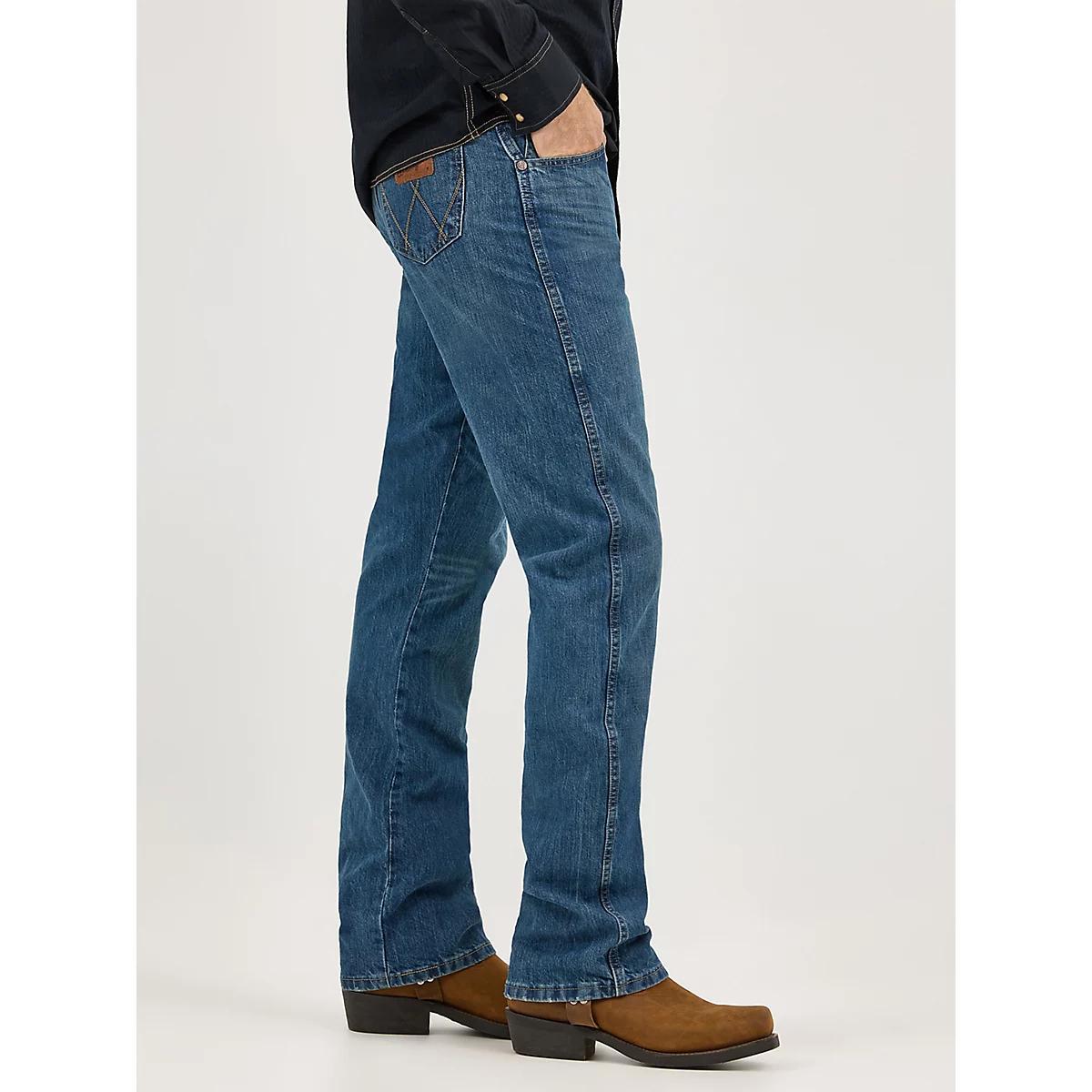 Men's Wrangler Retro® Relaxed Fit Bootcut Jean in True Blue Product Image