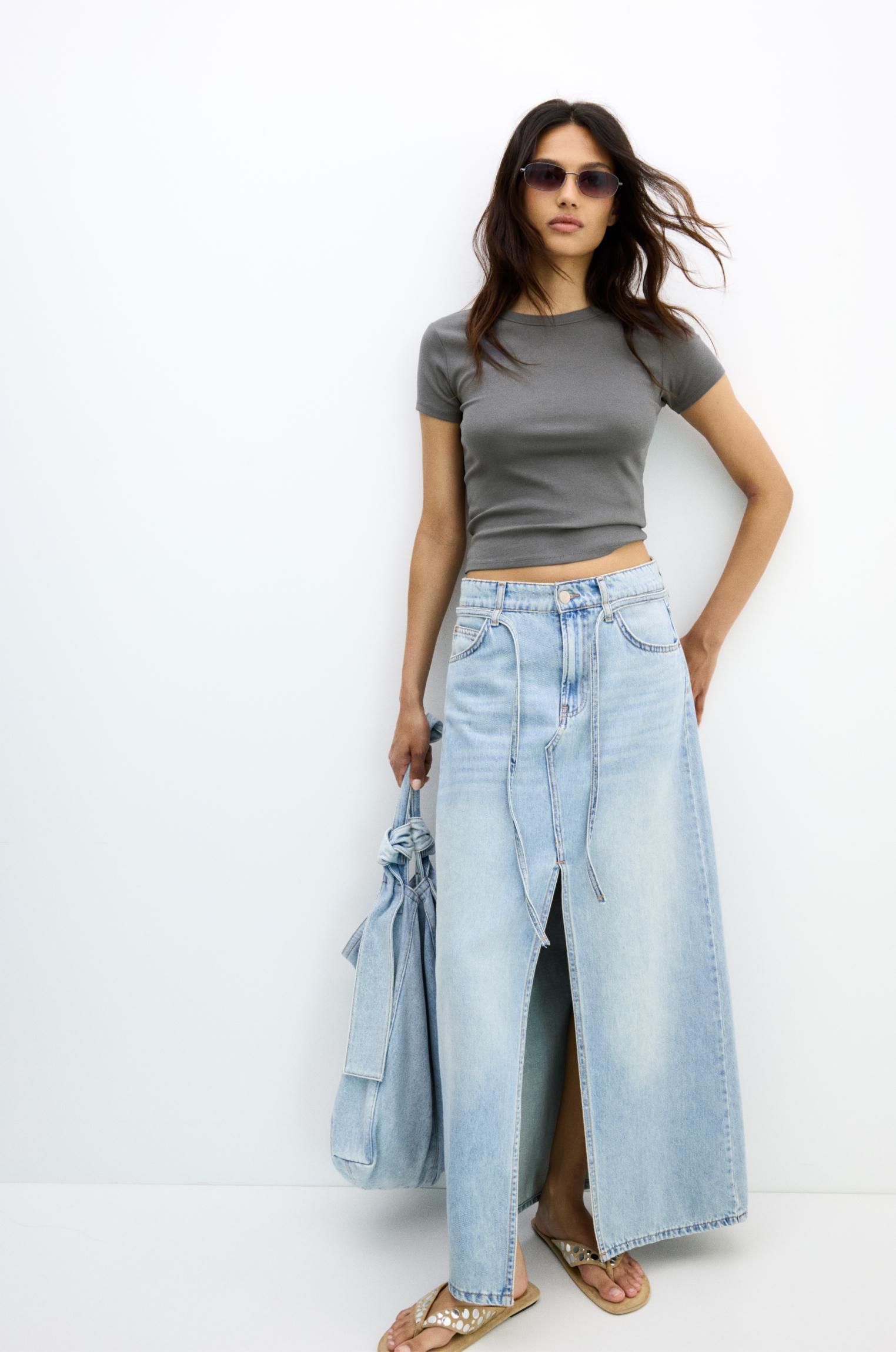 Basic fitted T-shirt Product Image