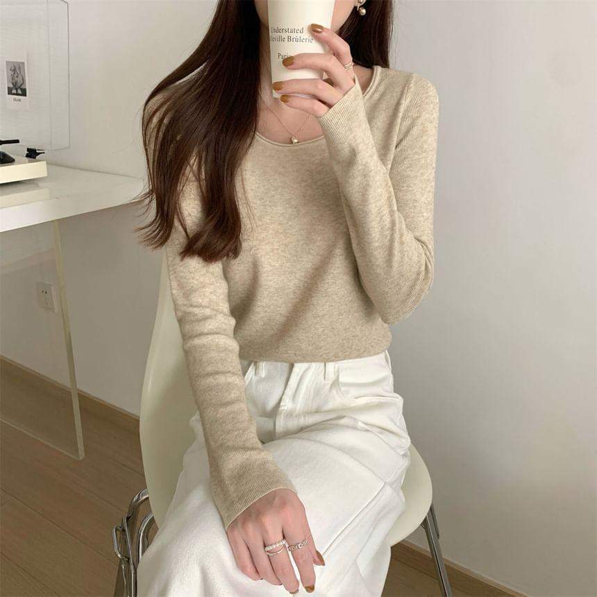 Long-Sleeve Scoop Neck Plain Knit Top Product Image