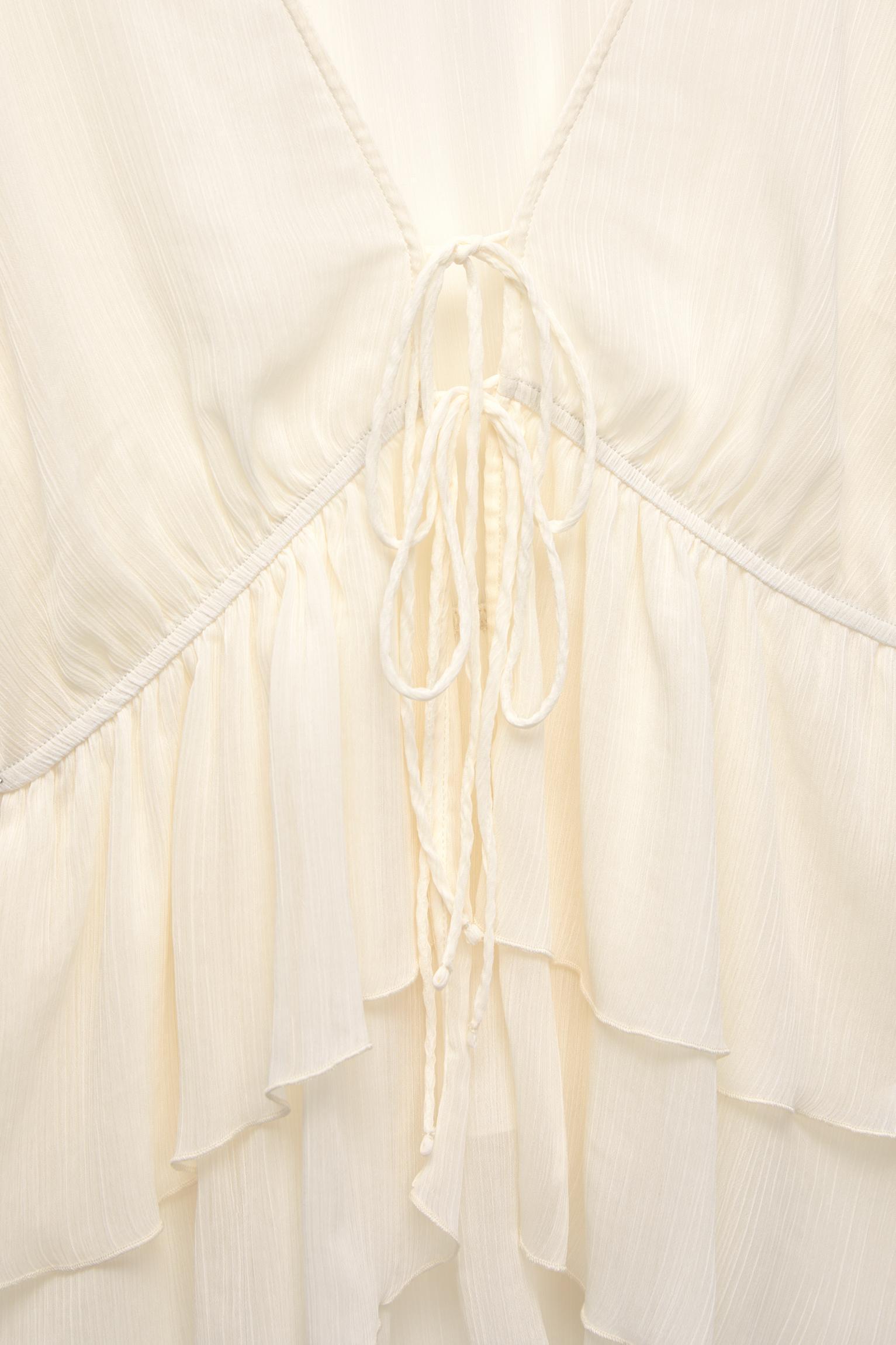 Flowing blouse with ruffles Product Image