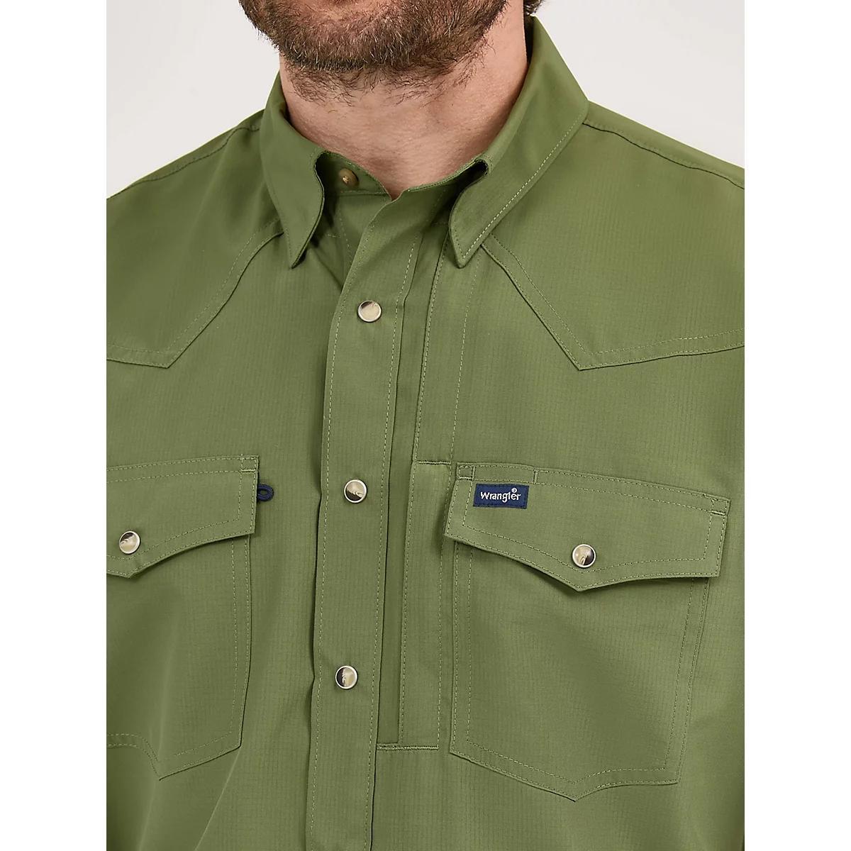 Men's Wrangler Performance Snap Short Sleeve Solid Shirt in Forest Product Image