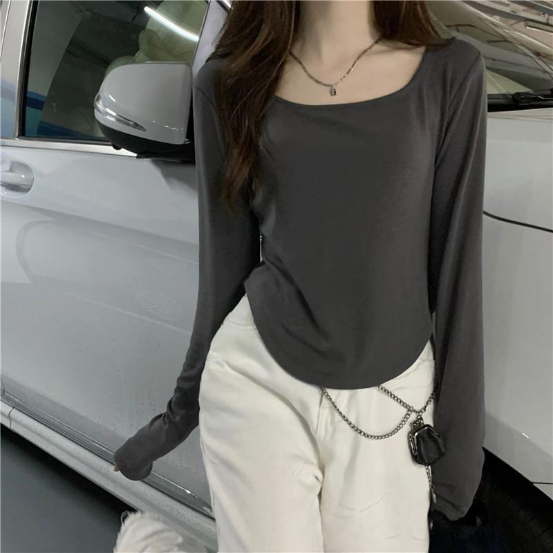 Long-Sleeve Scoop Neck Plain T-Shirt Product Image