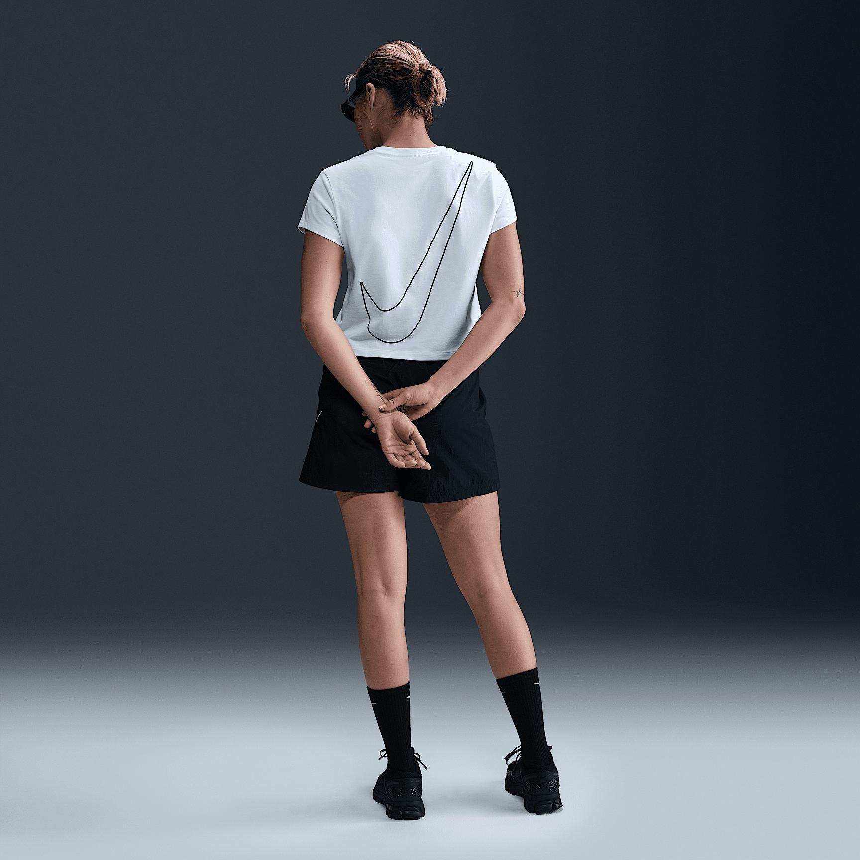 Nike Sportswear Club Women's Short-Sleeve Cropped Graphic T-Shirt Product Image