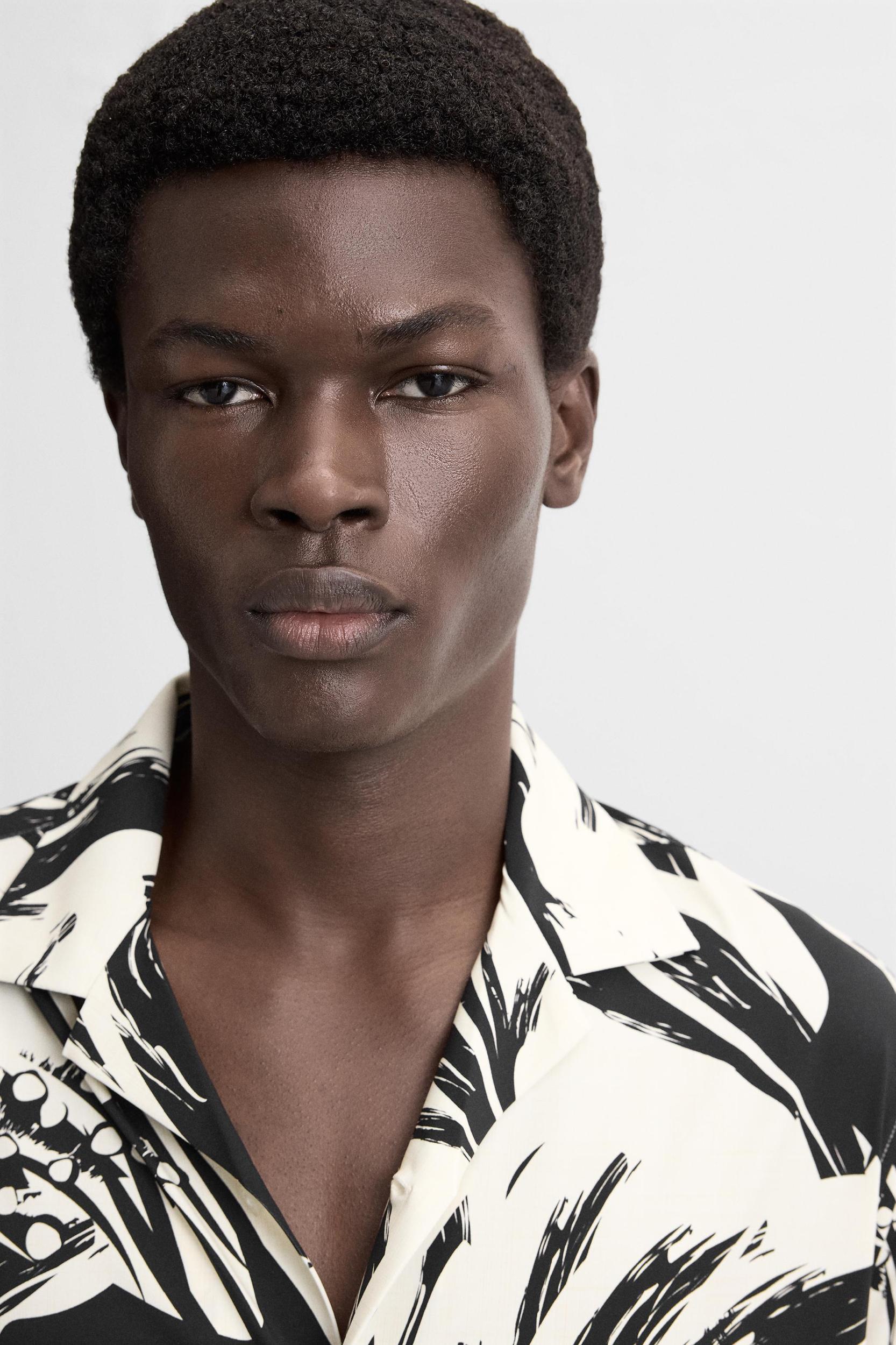 ABSTRACT PRINT STRETCH SHIRT Product Image