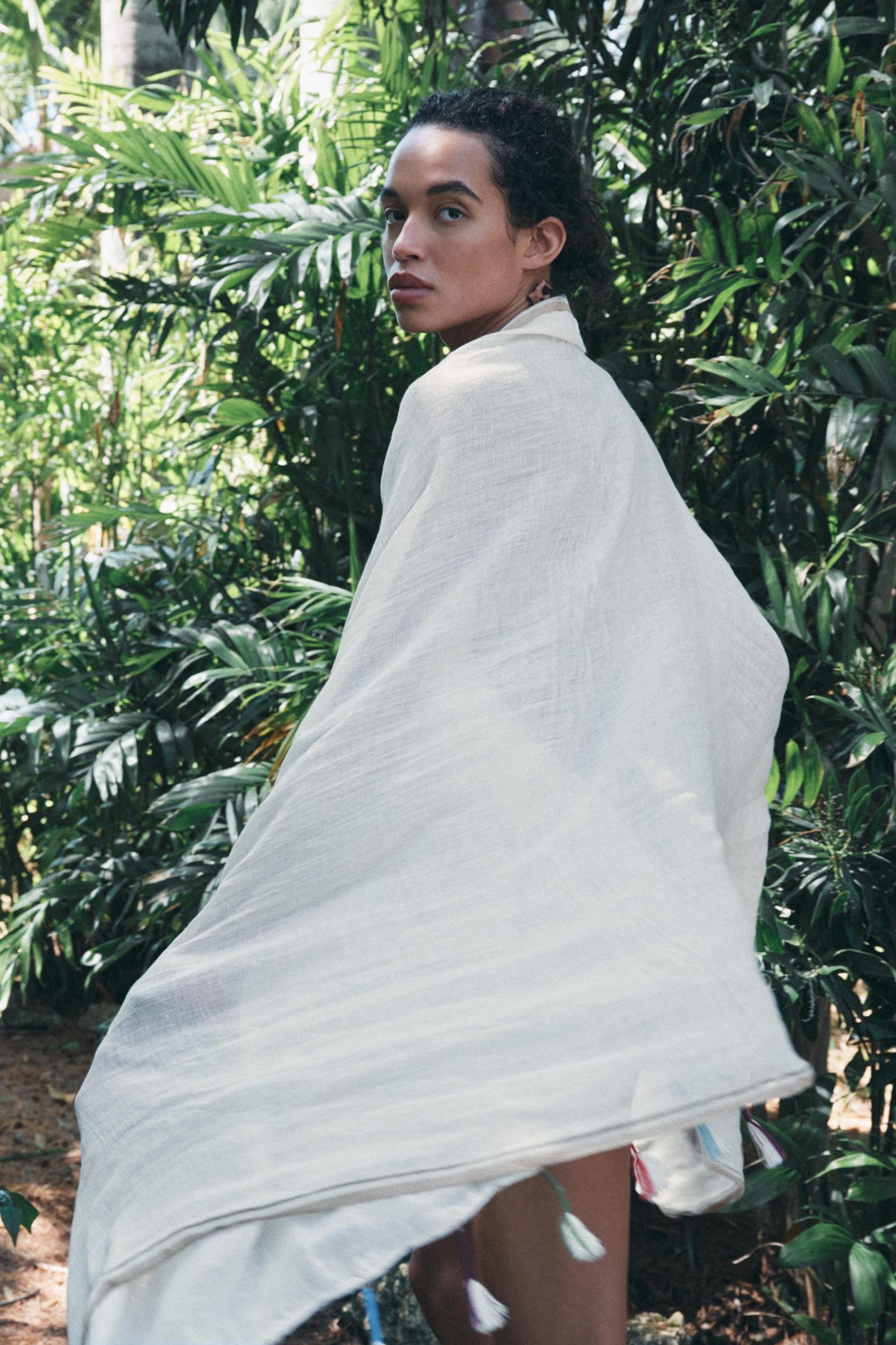 LINEN SCARF WITH POMPOMS Product Image