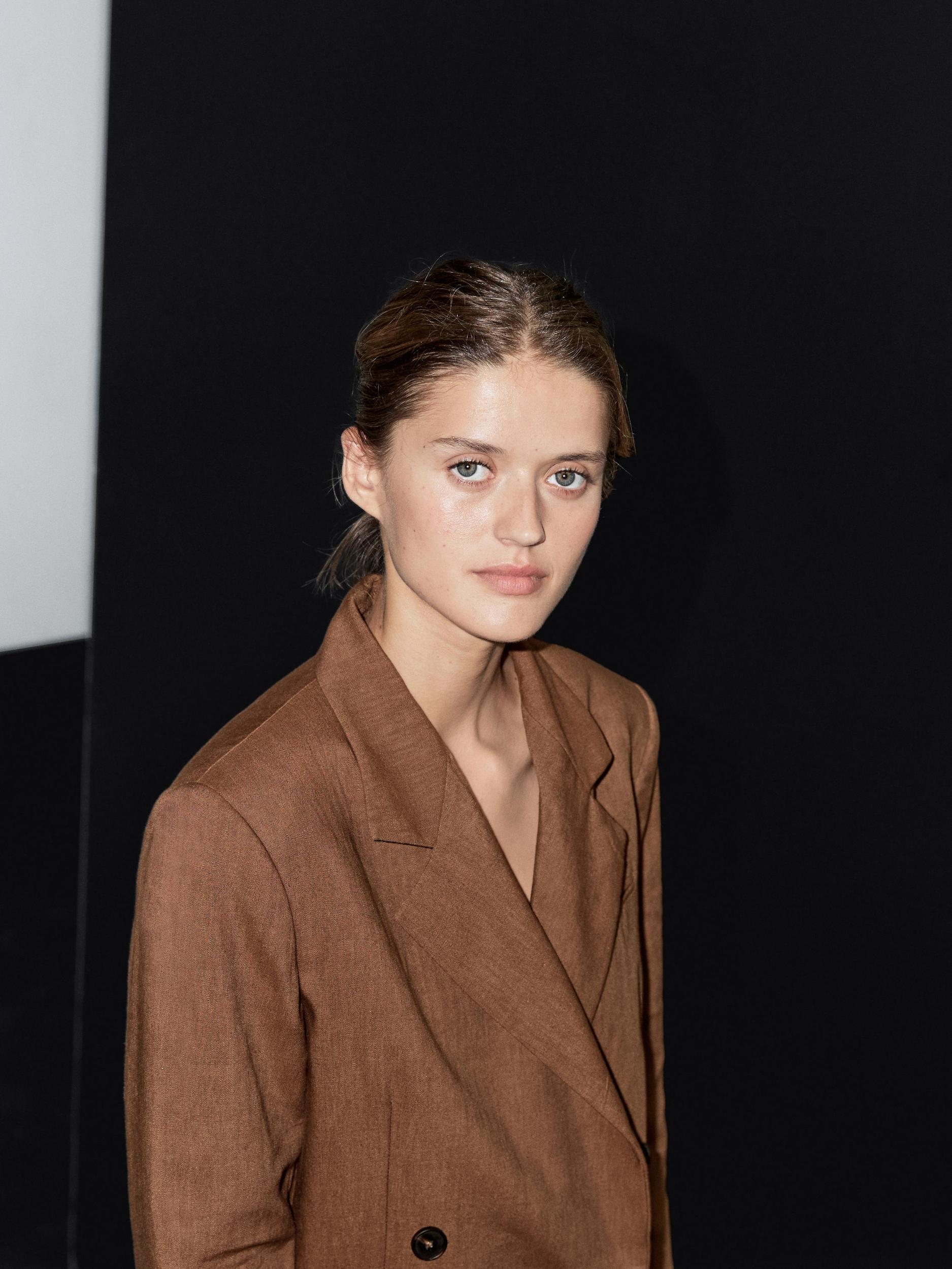 Double-breasted linen blend blazer Product Image