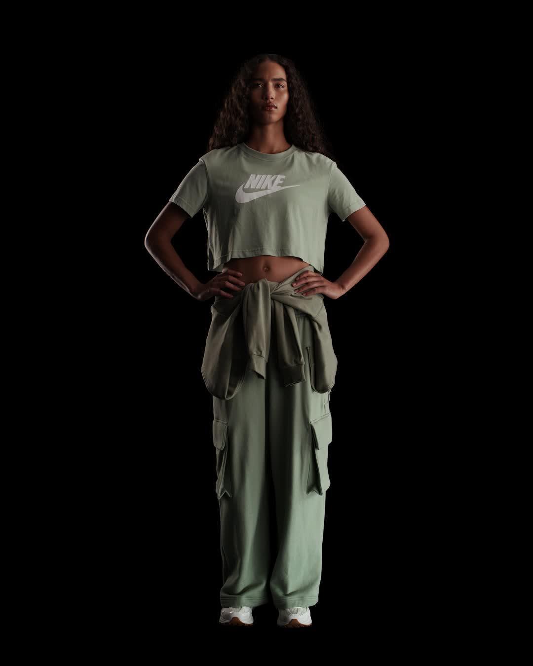Nike Sportswear Essential Women's Cropped Logo T-Shirt Product Image