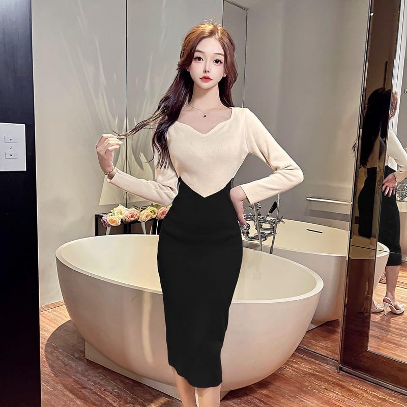 Long-Sleeve V-Neck Two Tone Knit Midi Sheath Dress Product Image