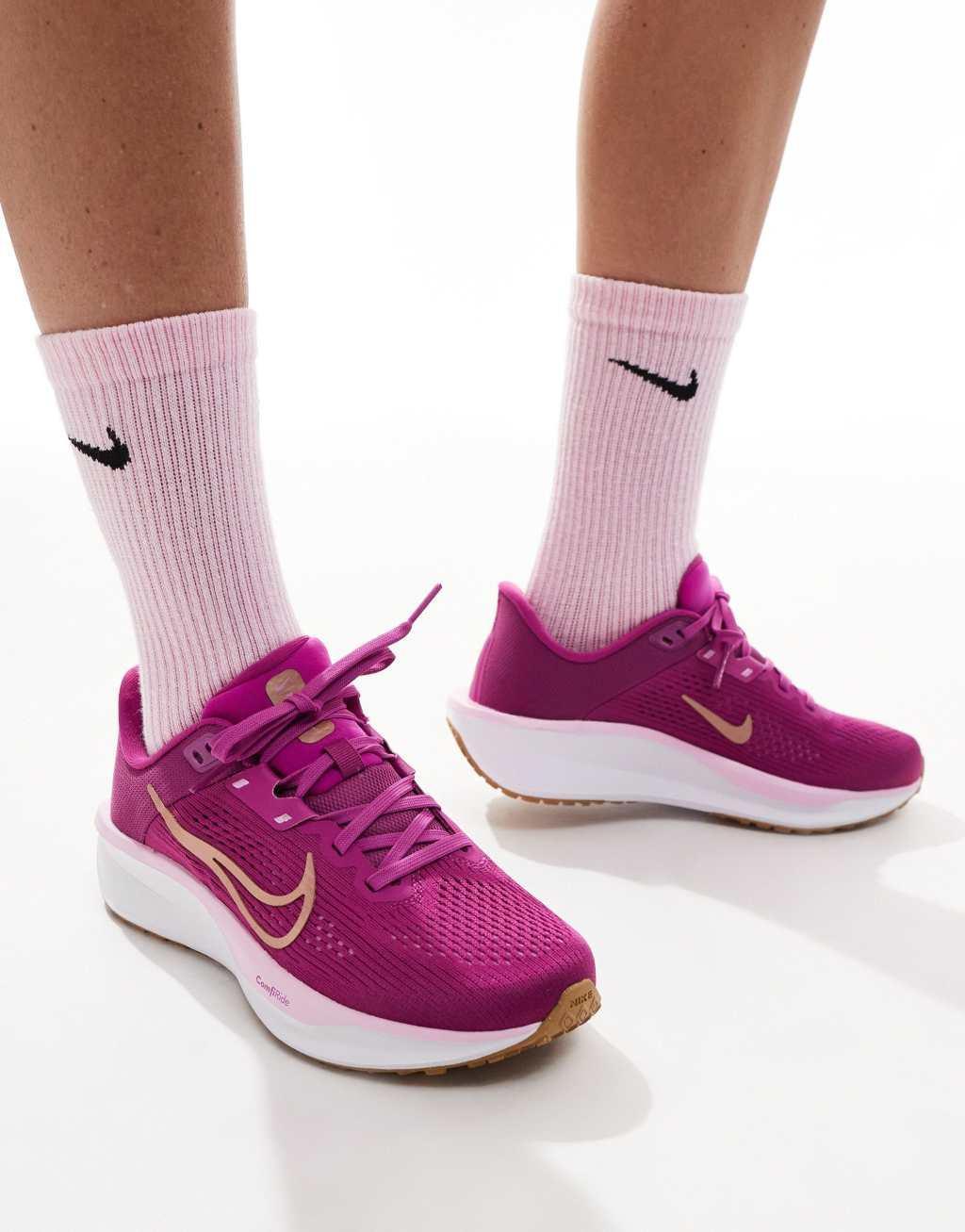 Nike Running Quest 6 sneakers in red Product Image