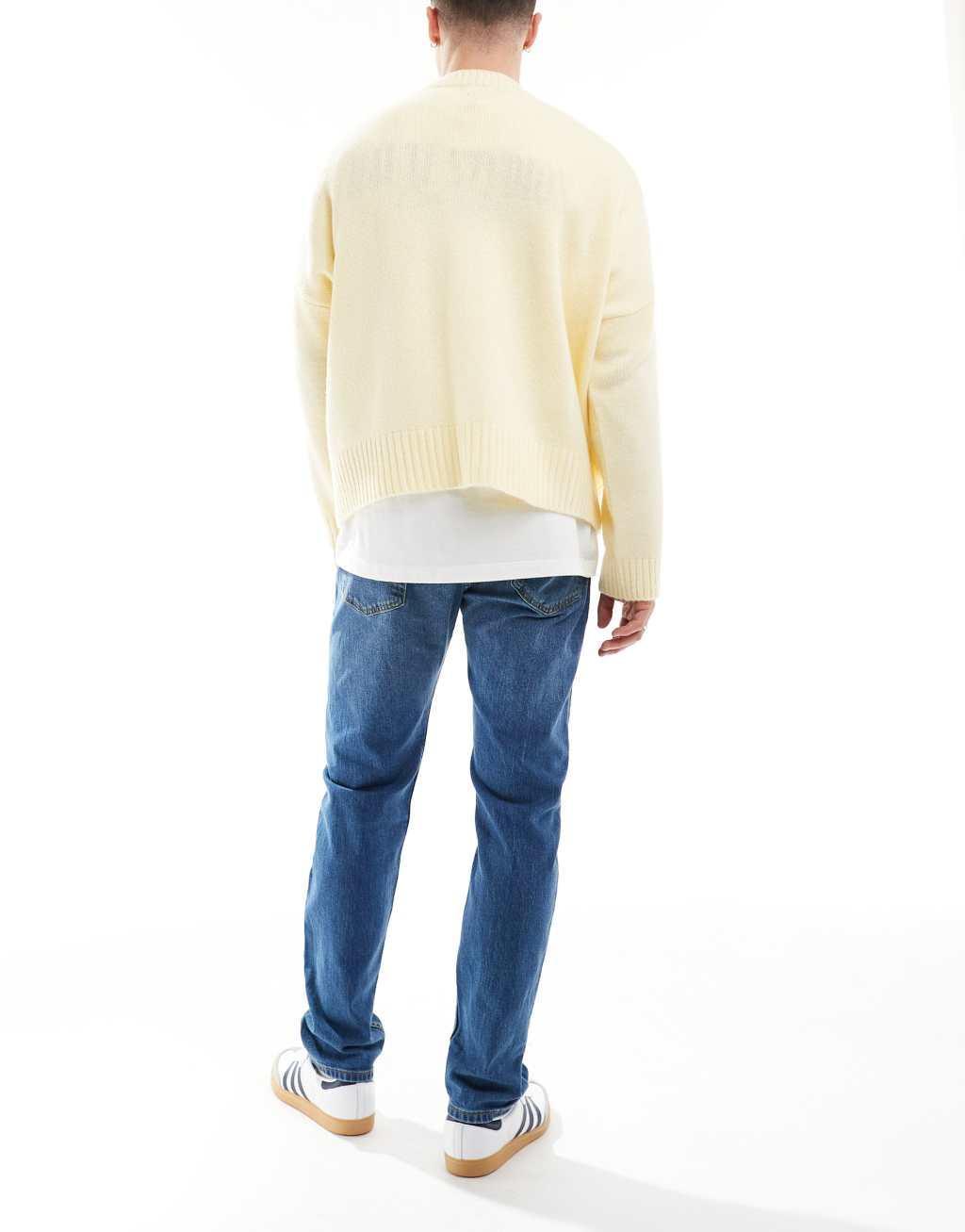 Levi's 502 tapered fit jeans in mid wash Product Image