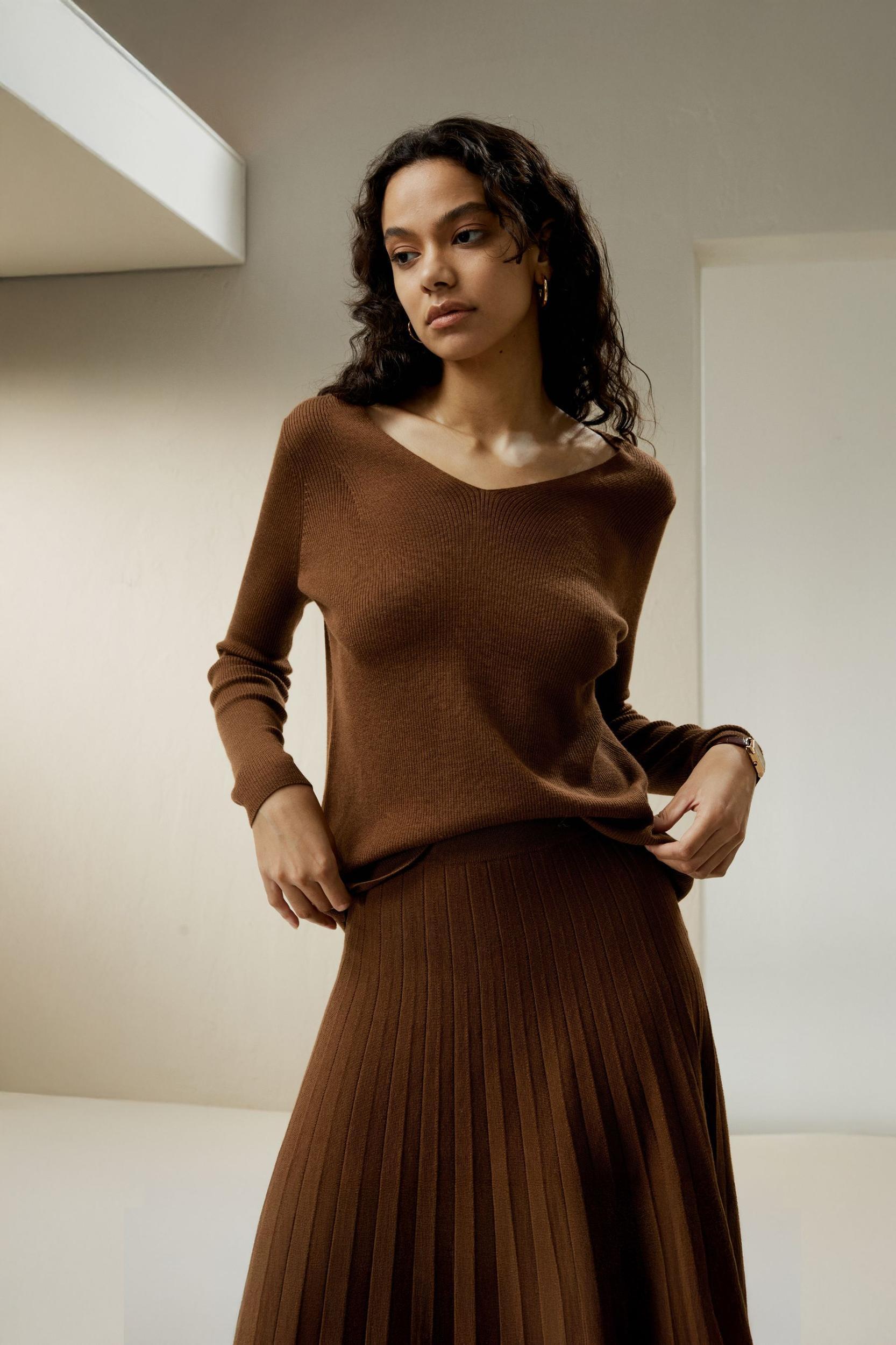 V-neck Ultra-fine Merino Wool Sweater Product Image