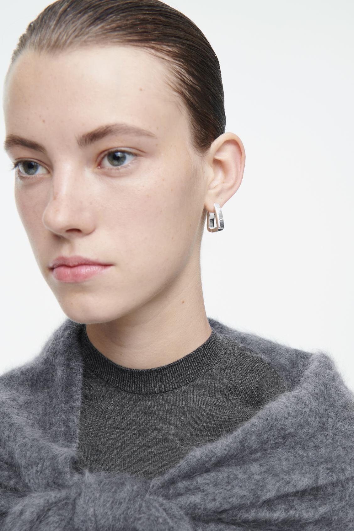 SQUARED HOOP EARRINGS Product Image