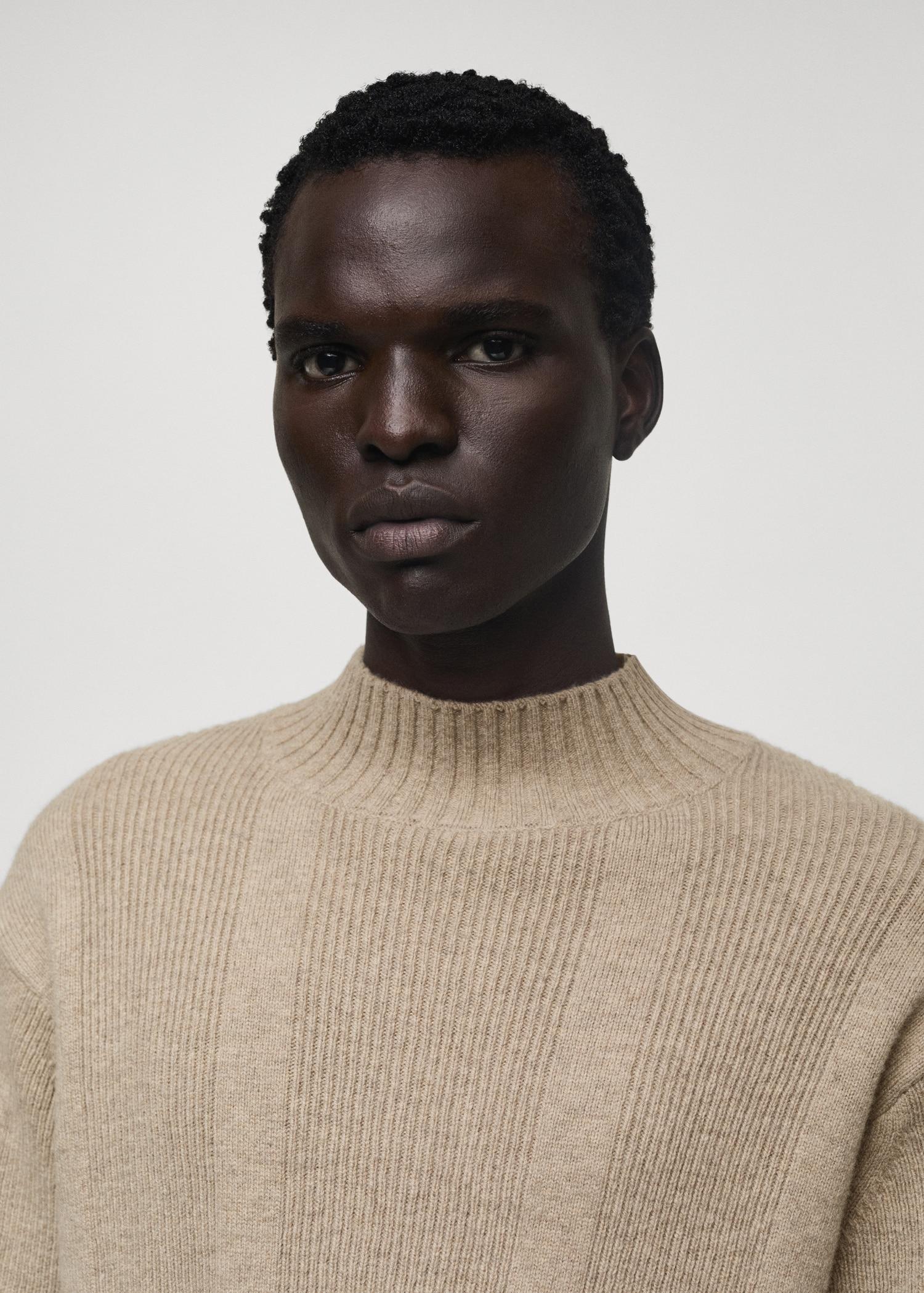 Knitted sweater with wool structure - Men | MANGO USA Product Image