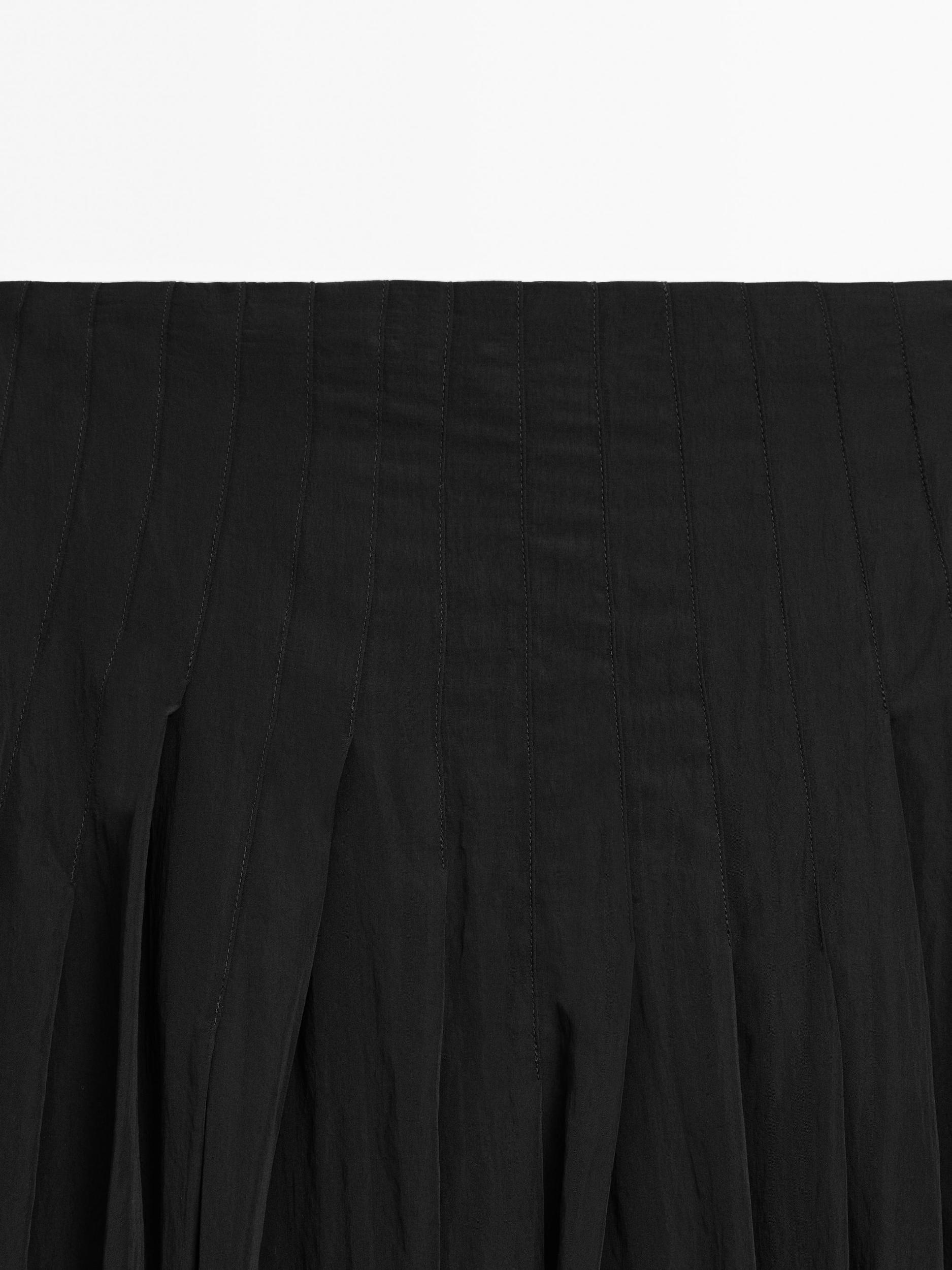 Flowing midi skirt with box pleats Product Image