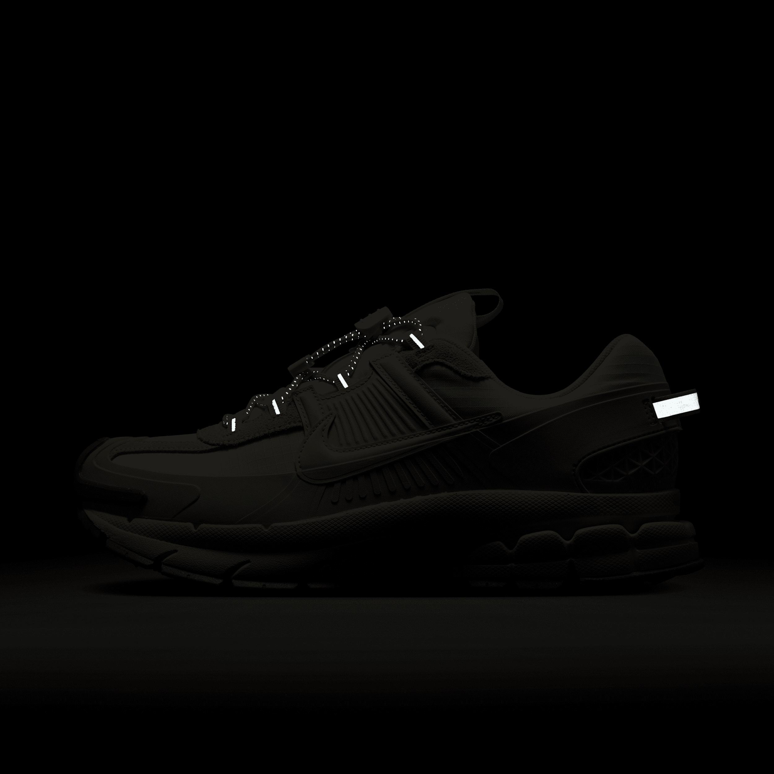 Nike Men's Zoom Vomero Roam Winterized Shoes Product Image