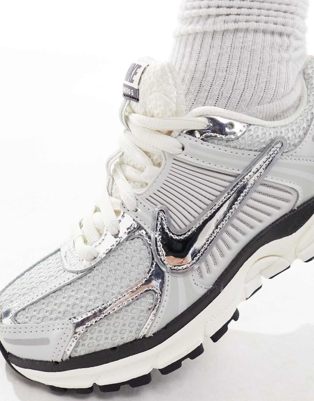 Nike Zoom Vomero 5 sneakers in gray and silver Product Image