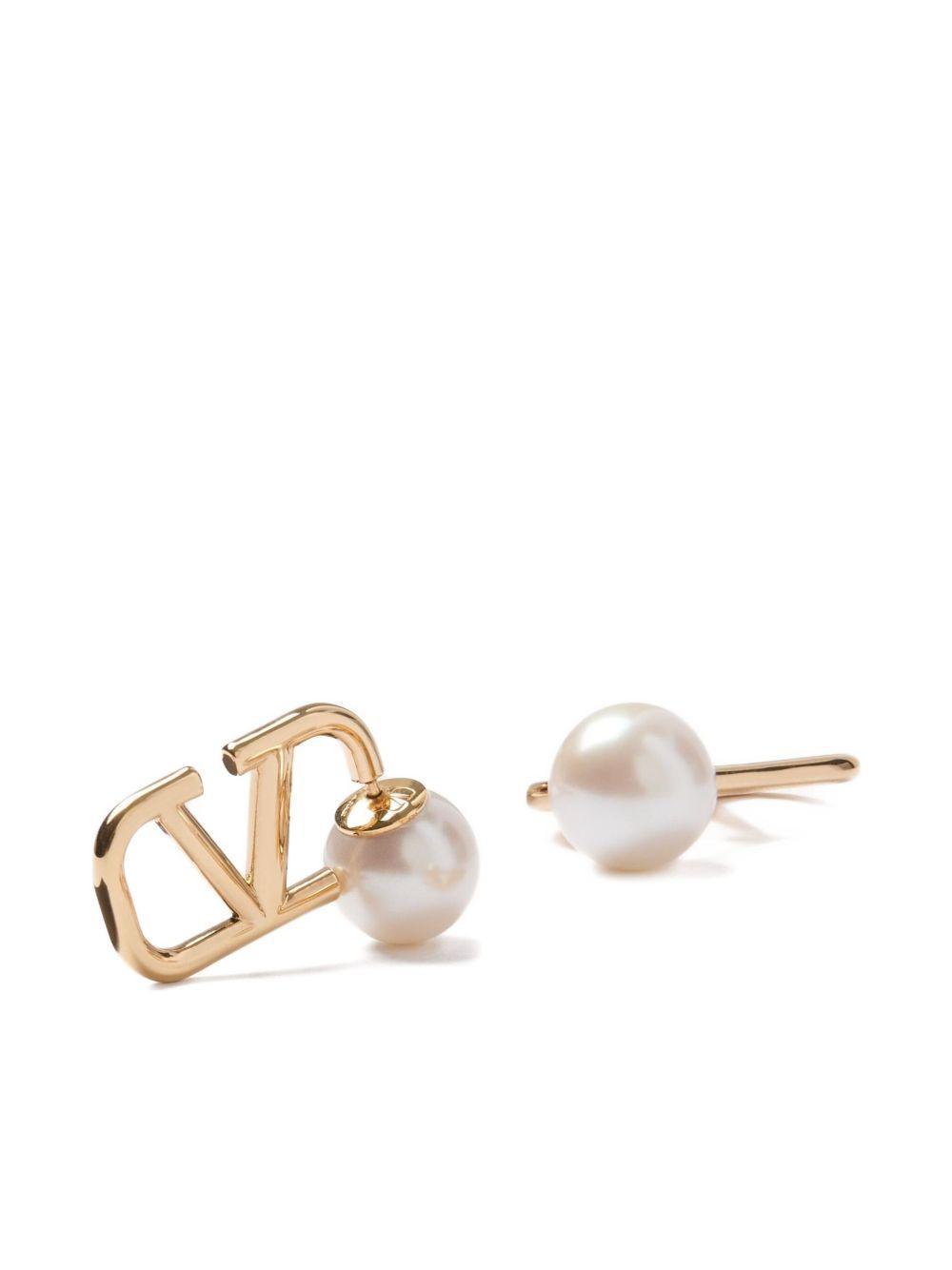 VLogo Signature stud earrings Product Image