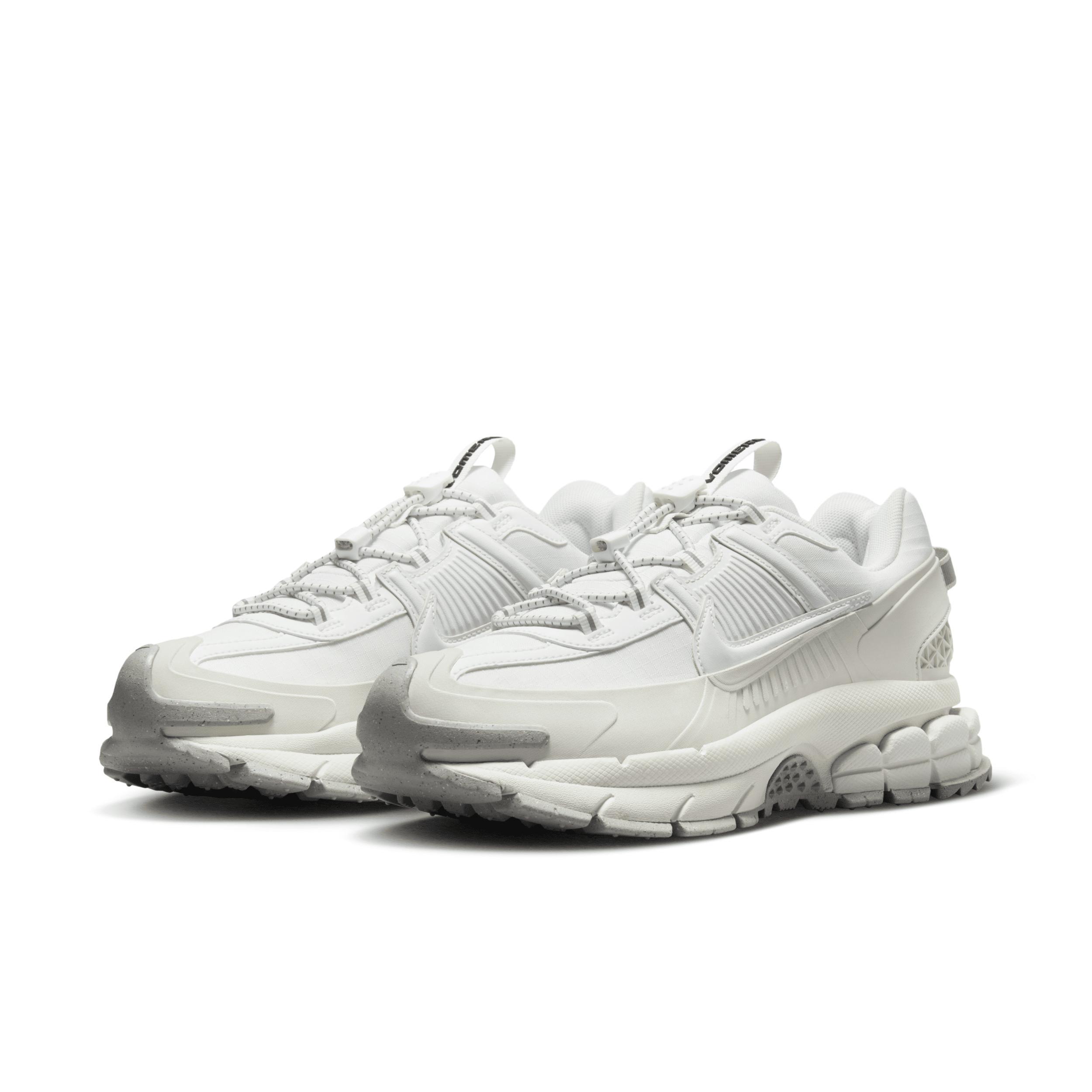 Womens Nike Zoom Vomero Roam Winterized Casual Shoes Product Image