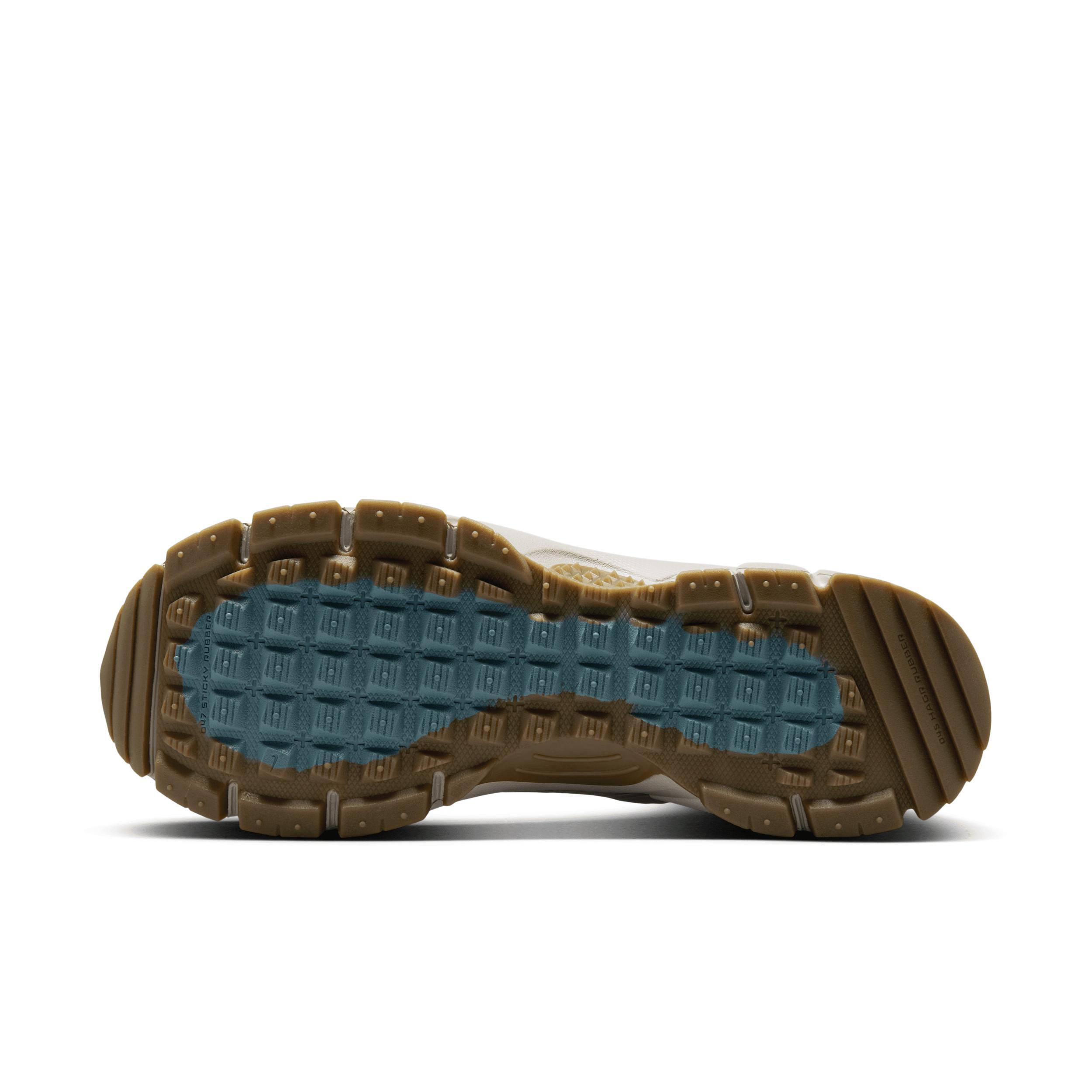 Nike Men's Zoom Vomero Roam Winterized Shoes Product Image