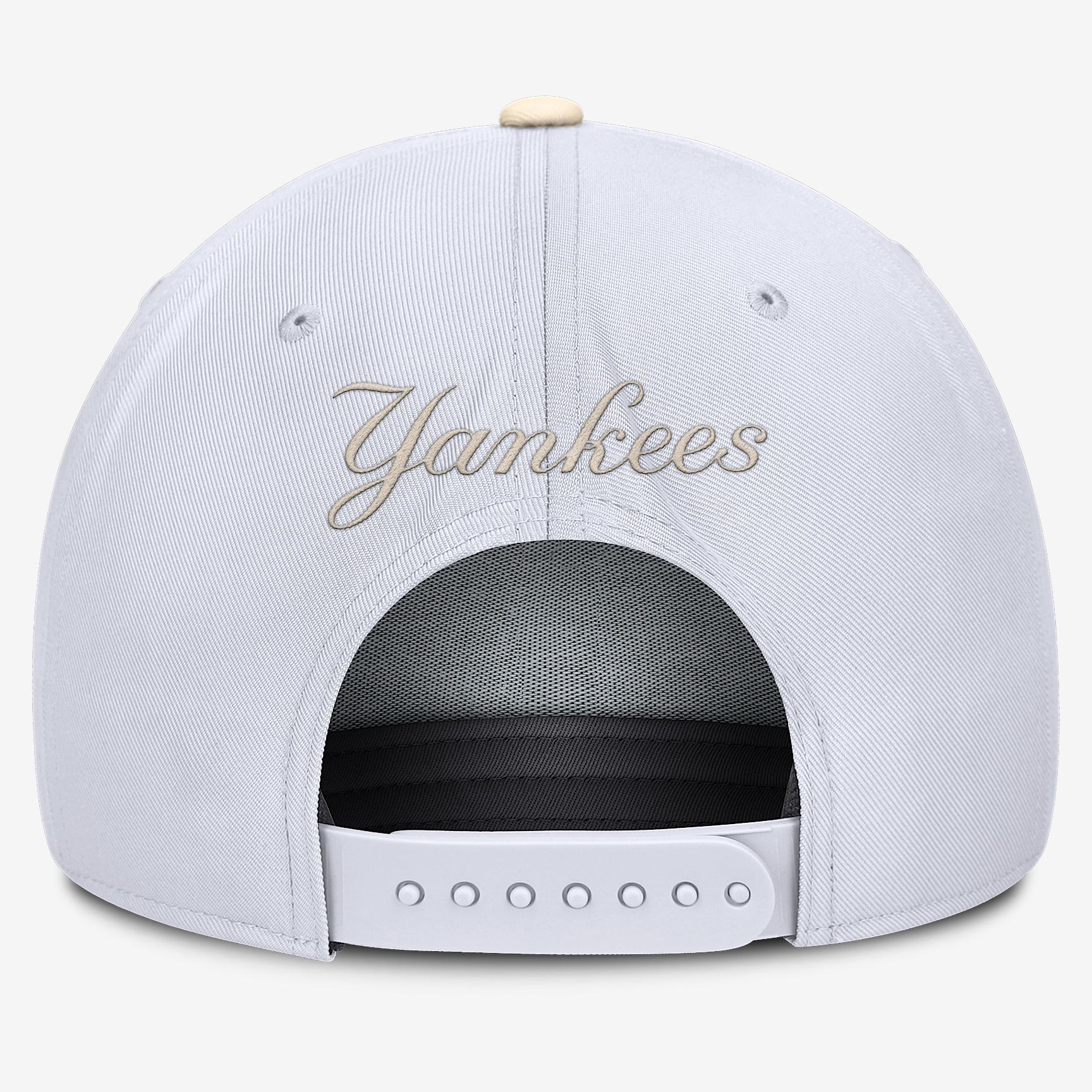 New York Yankees Pro Mens Nike Mens AeroBill MLB Adjustable Hat | NB510H38NK-LZM Product Image