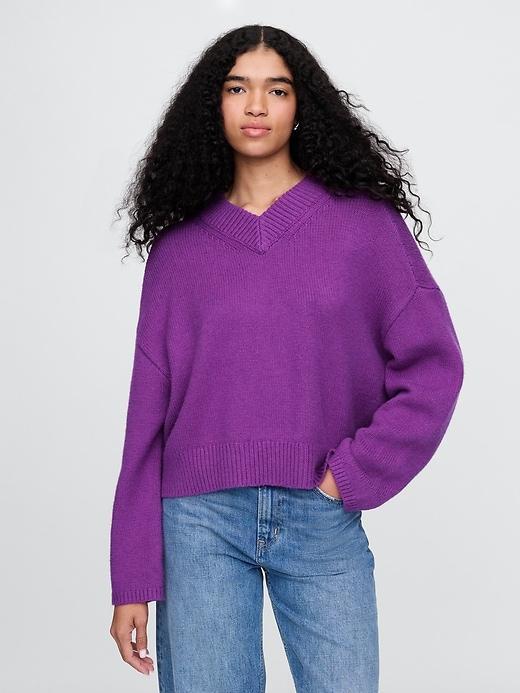 CashSoft Cropped High V-Neck Sweater Product Image