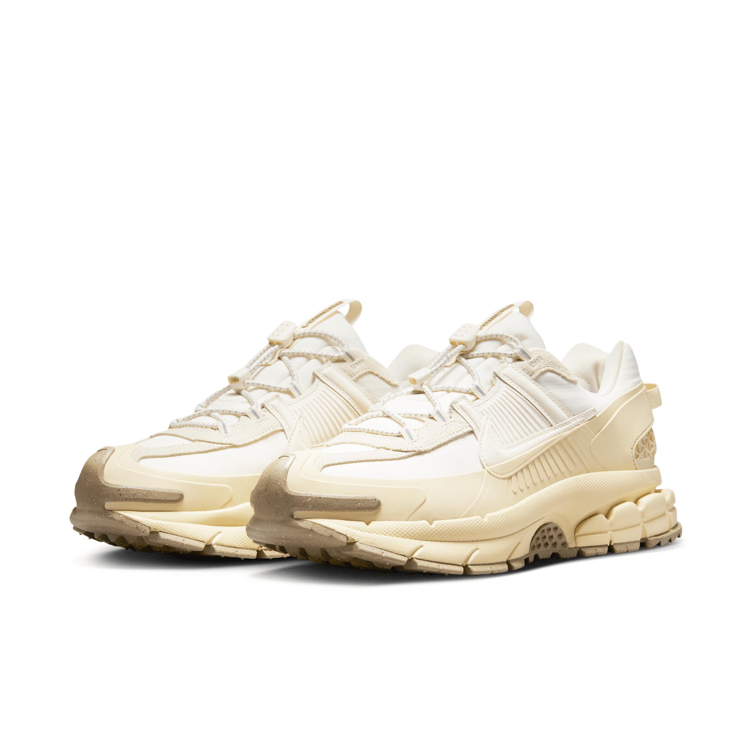 Nike Men's Zoom Vomero Roam Winterized Shoes Product Image