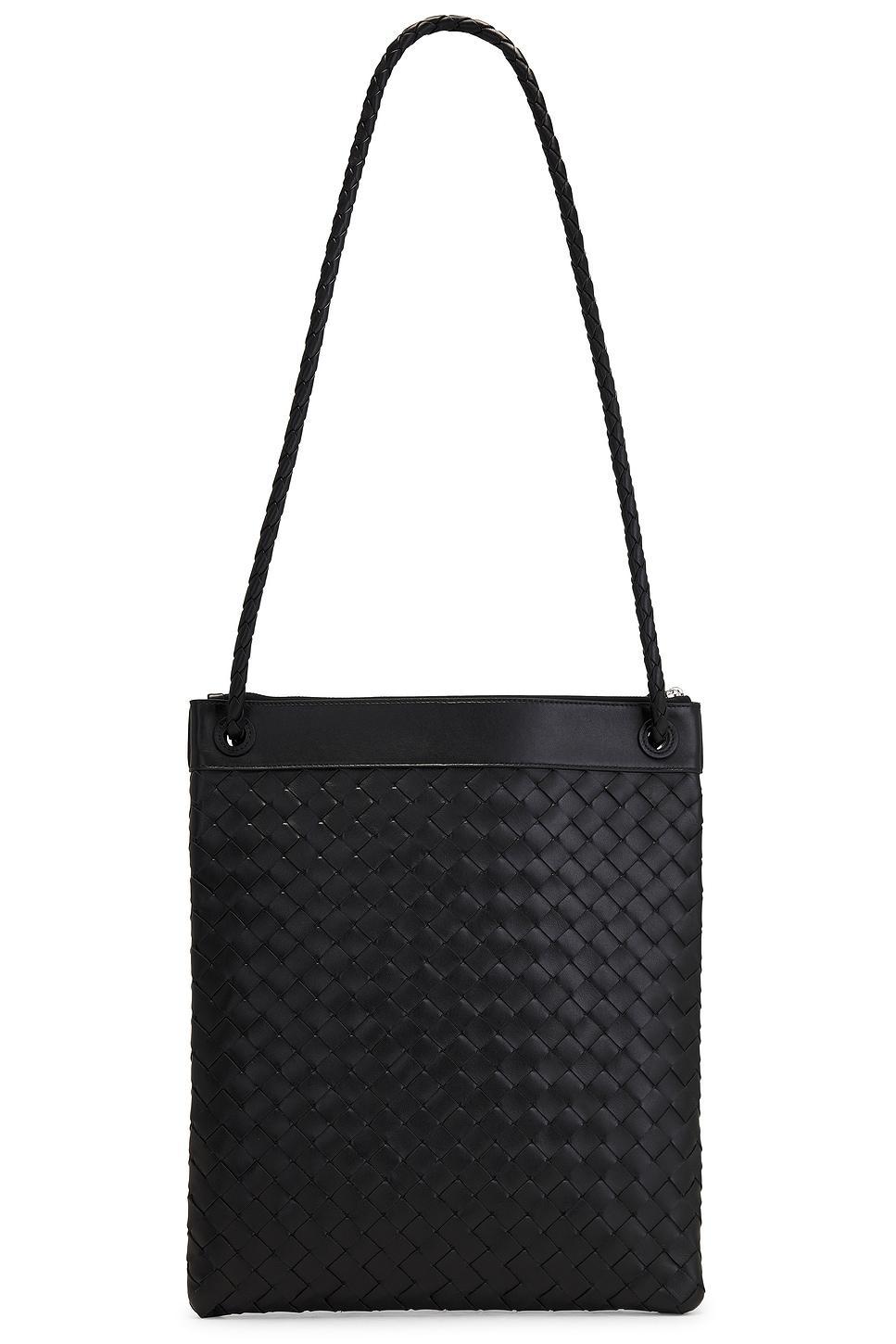 BOTTEGA VENETA Flat Andiamo Messenger Avenue Stitch In Black Product Image