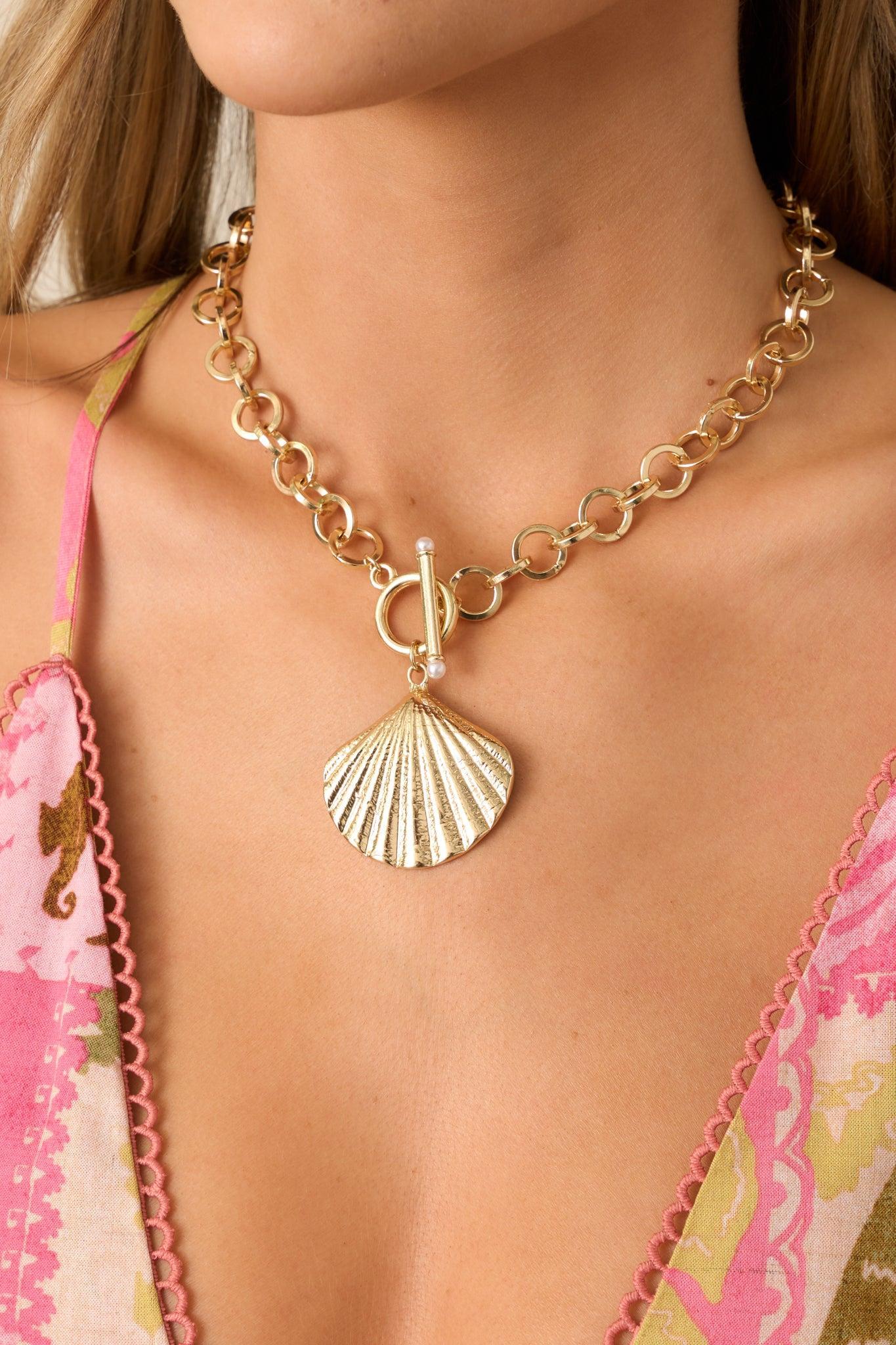 Beneath The Tides Gold Shell Pendant Necklace Product Image