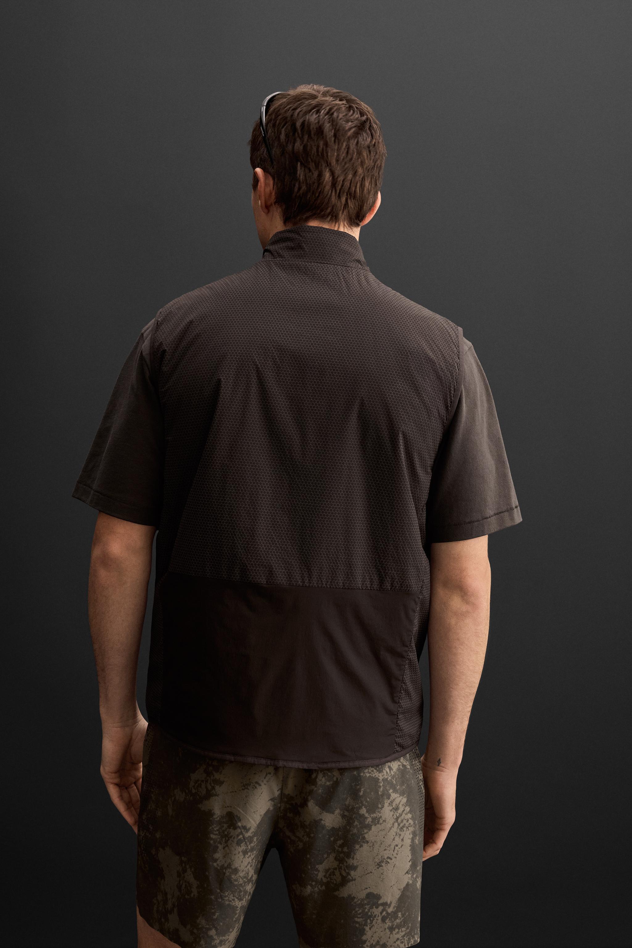 LIGHTWEIGHT TECHNICAL VEST Product Image