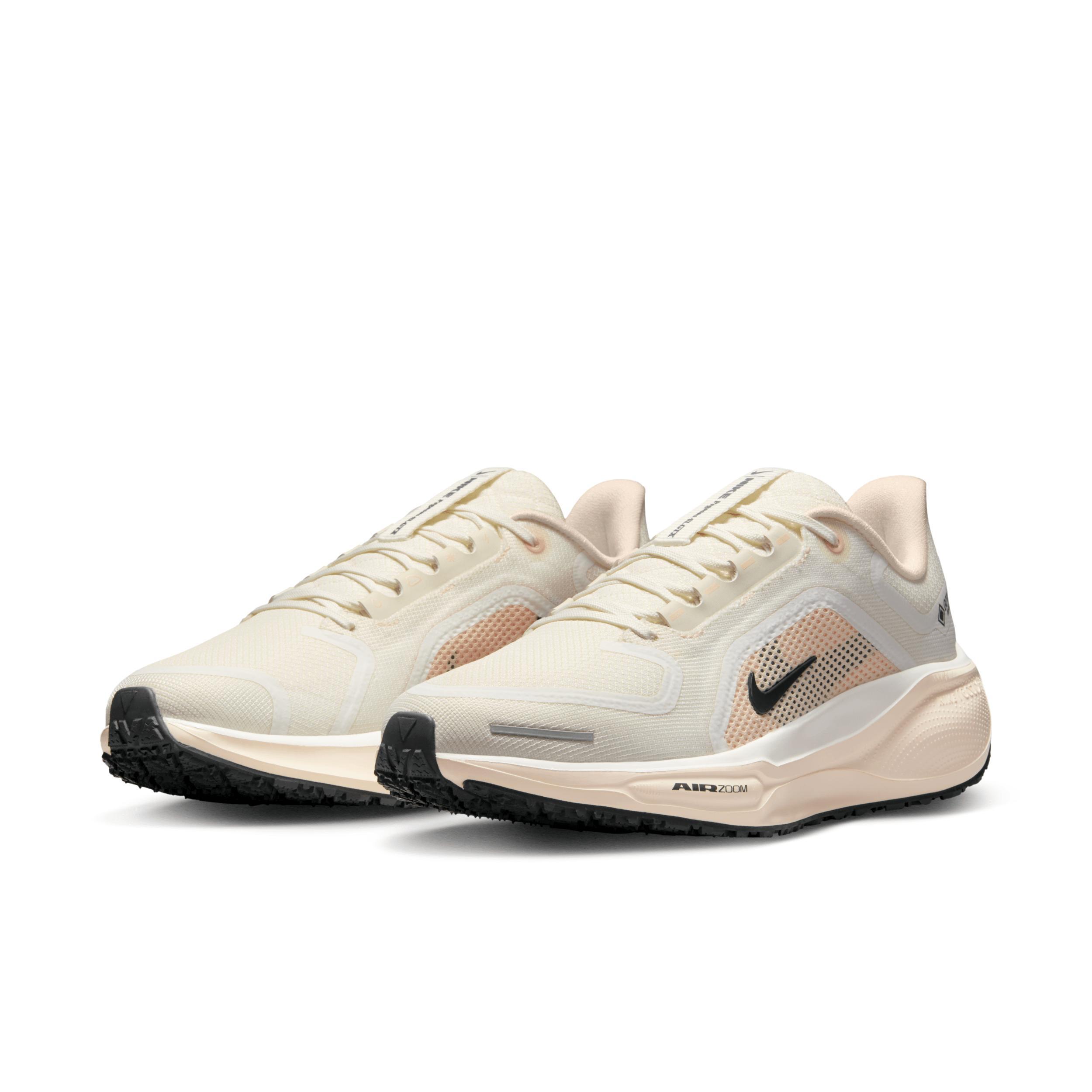 UCLA Pegasus 41 Nike Men's College Road Running Shoes Product Image