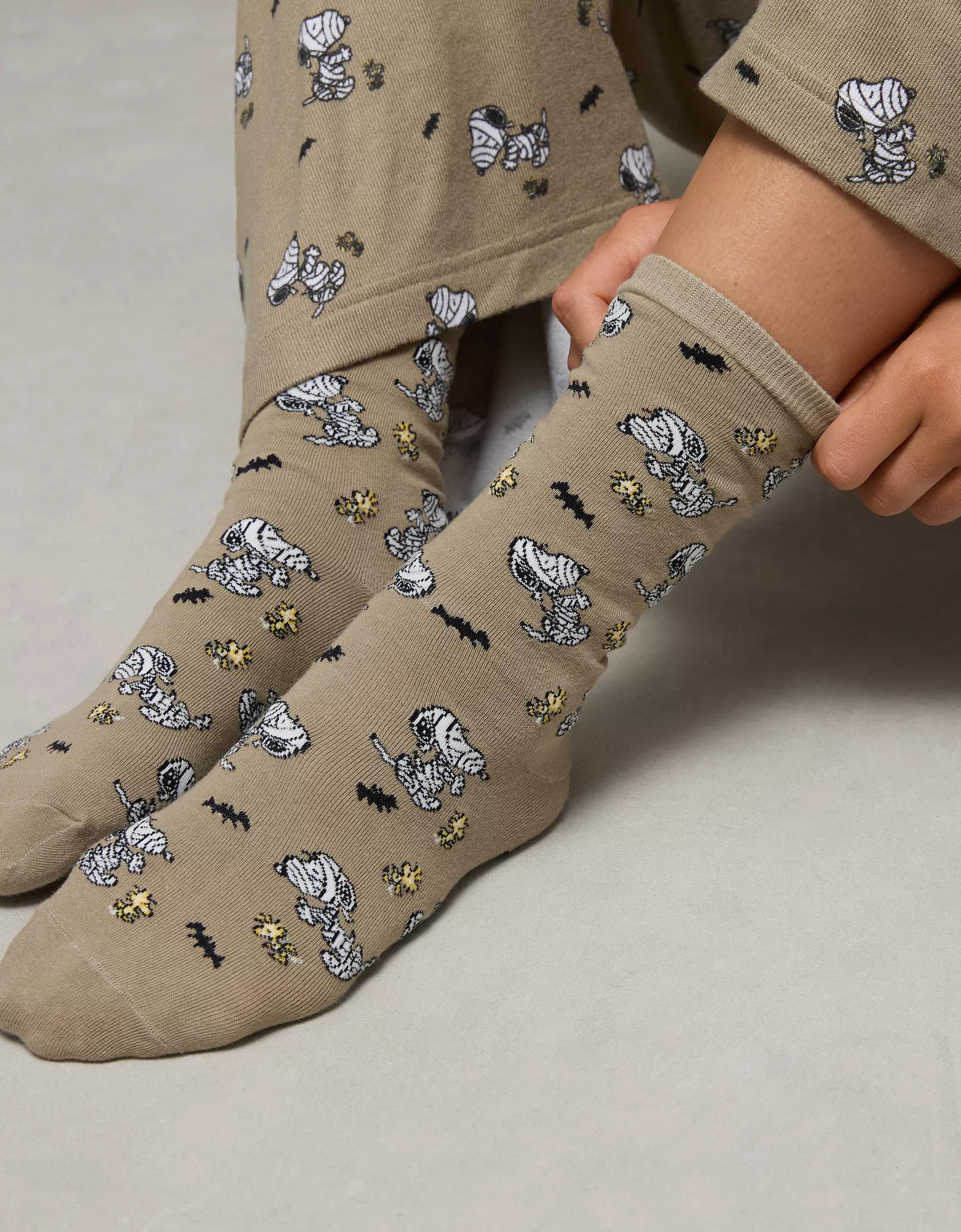 AE Mummy Snoopy Crew Socks Product Image