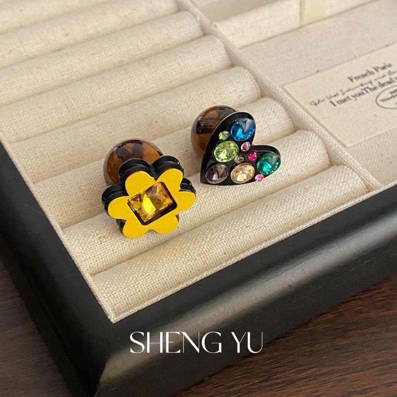 Gemstone Stud Earring Product Image