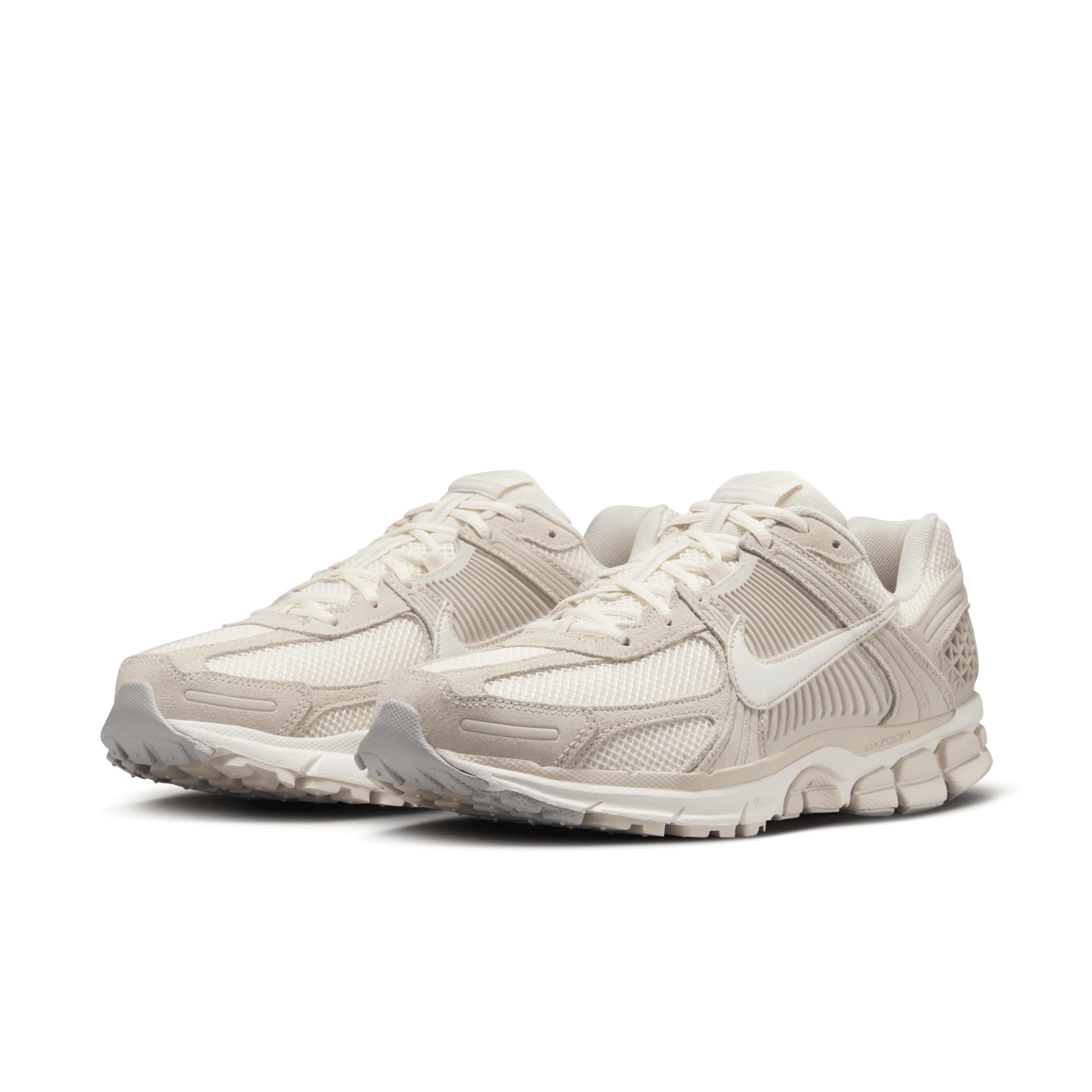 Nike Men's Zoom Vomero 5 Shoes Product Image