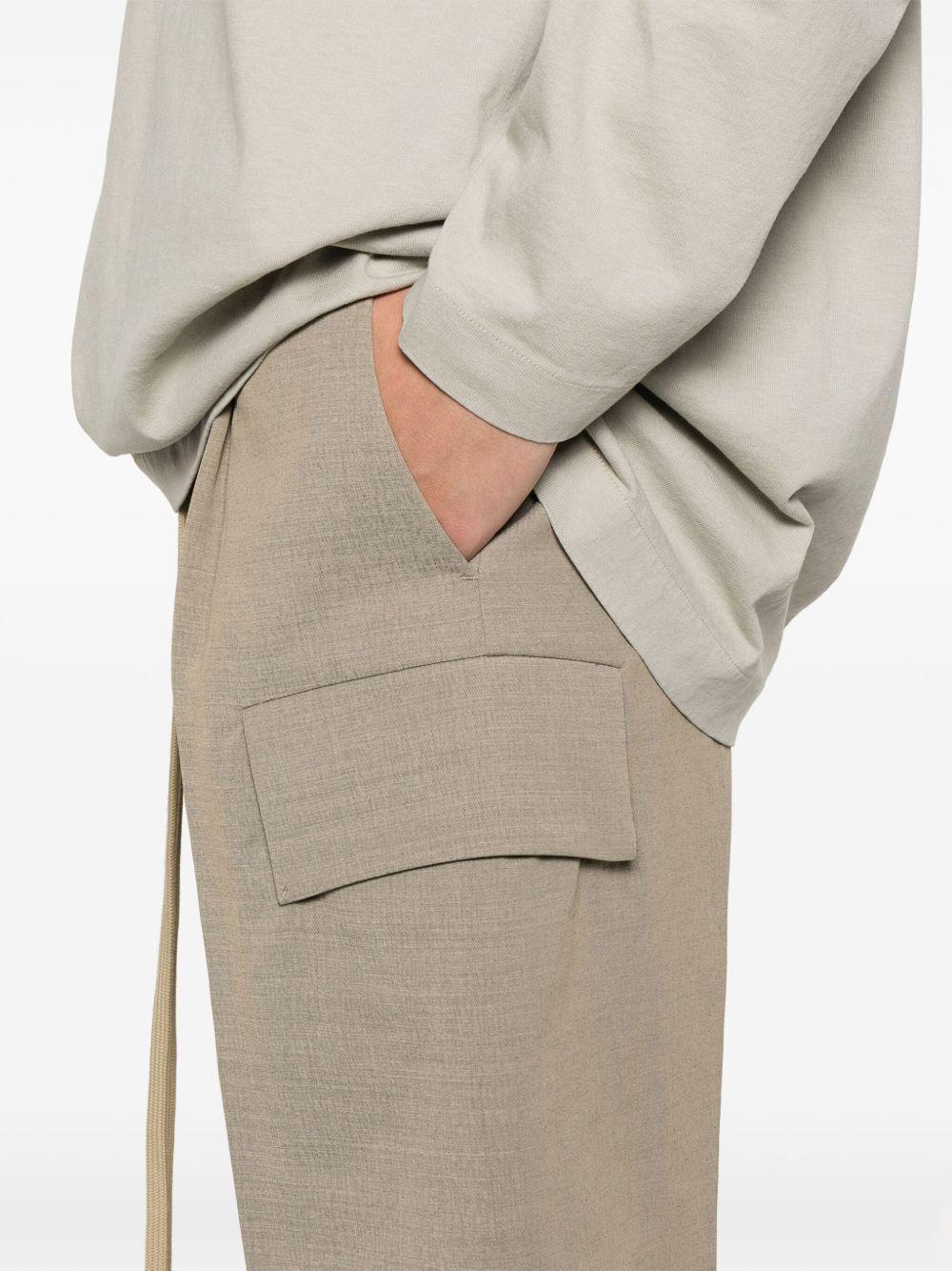 drawstring-waist cargo shorts Product Image