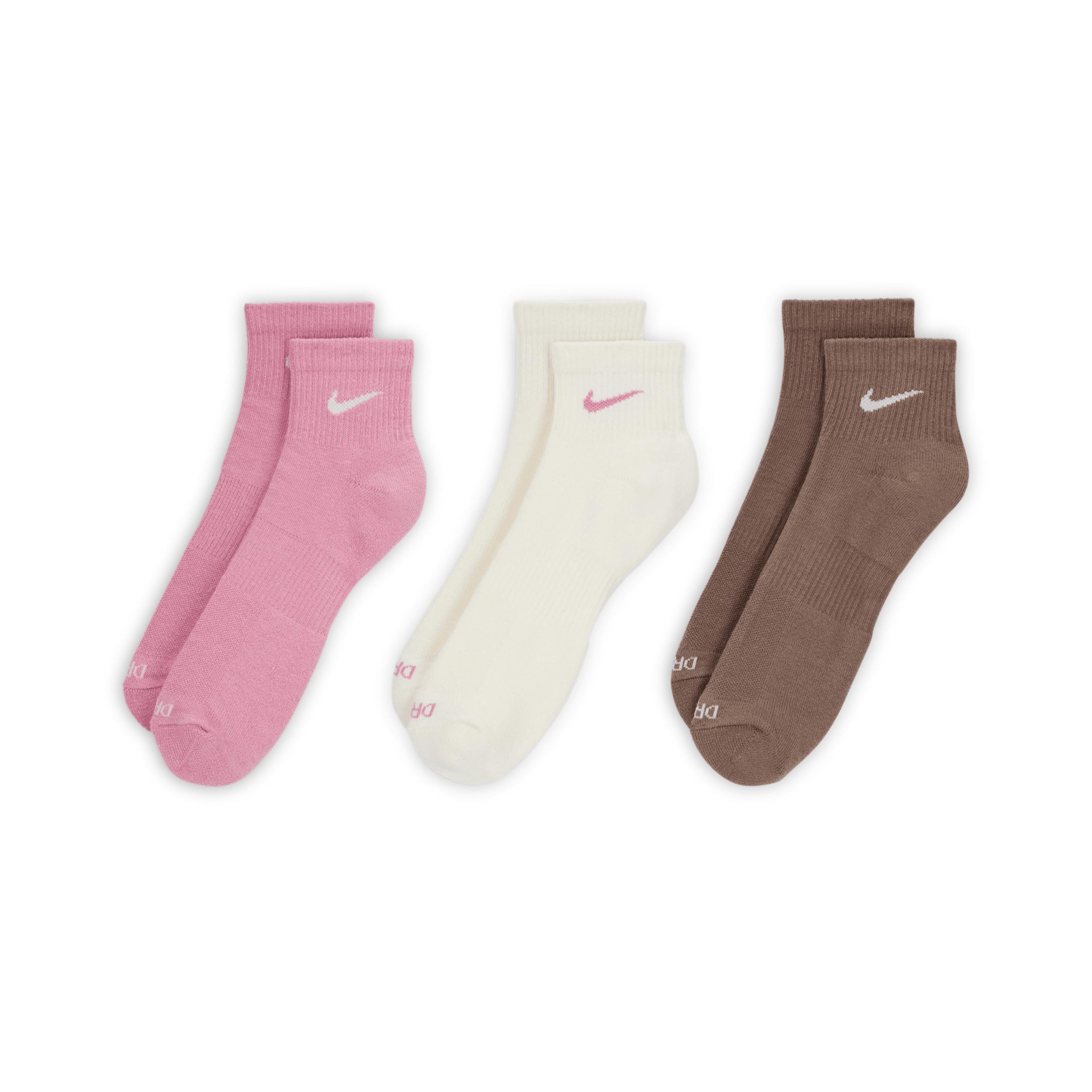 Nike Men's Everyday Plus Cushioned Training Ankle Socks (3 Pairs) Product Image