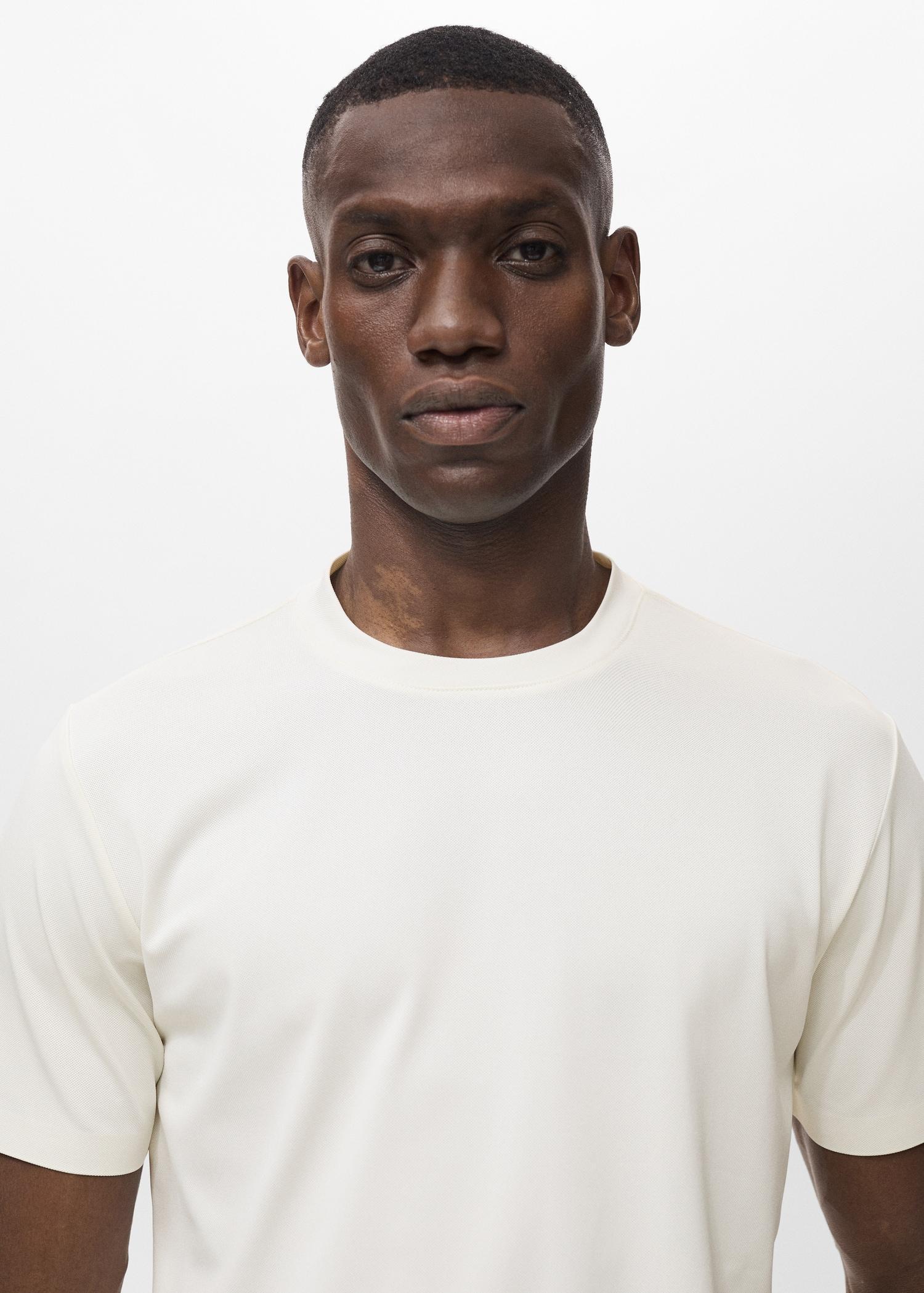 COOLMAX® slim fit t-shirt - Men | MANGO USA Product Image