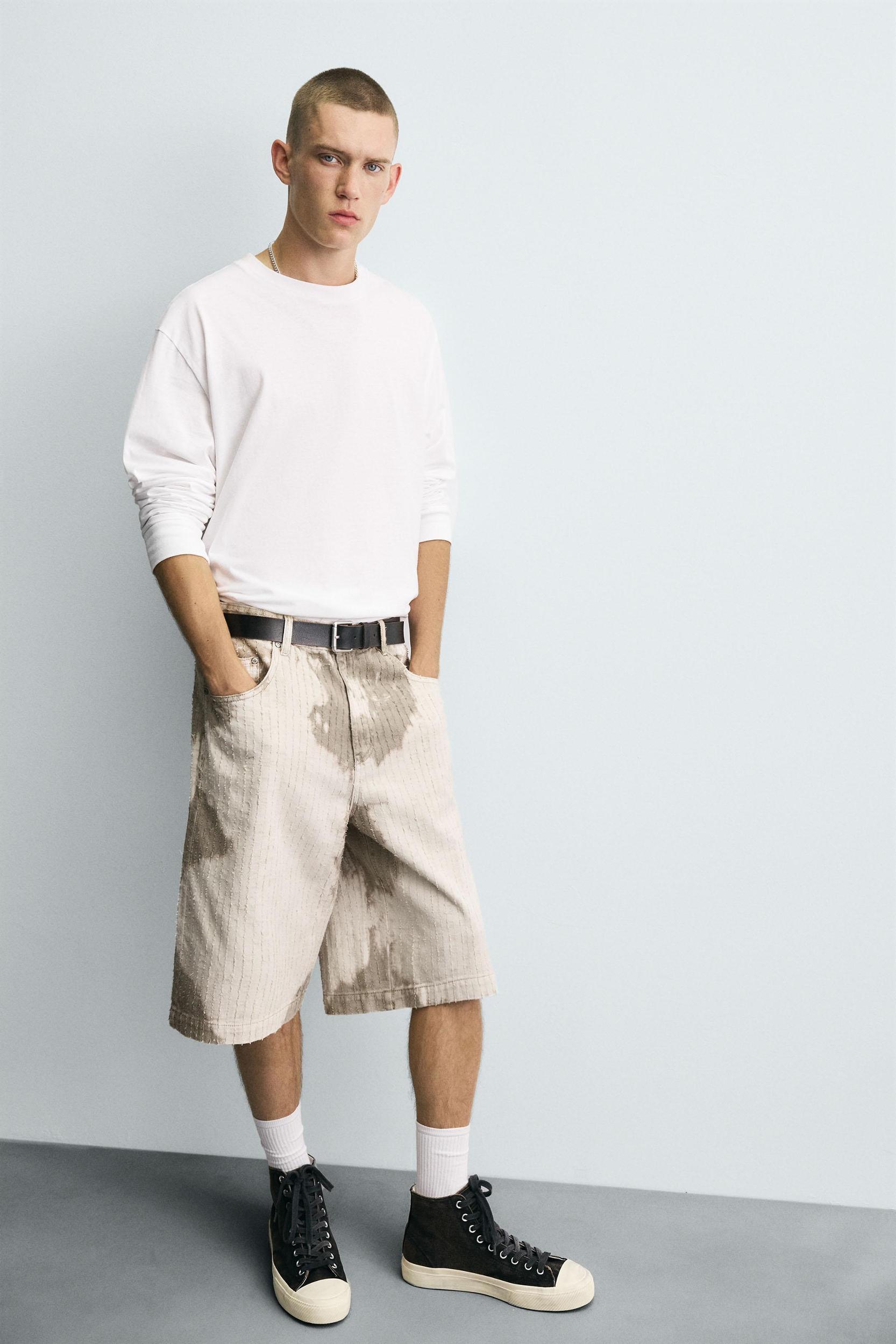 TEXTURED STRIPED SHORTS Product Image