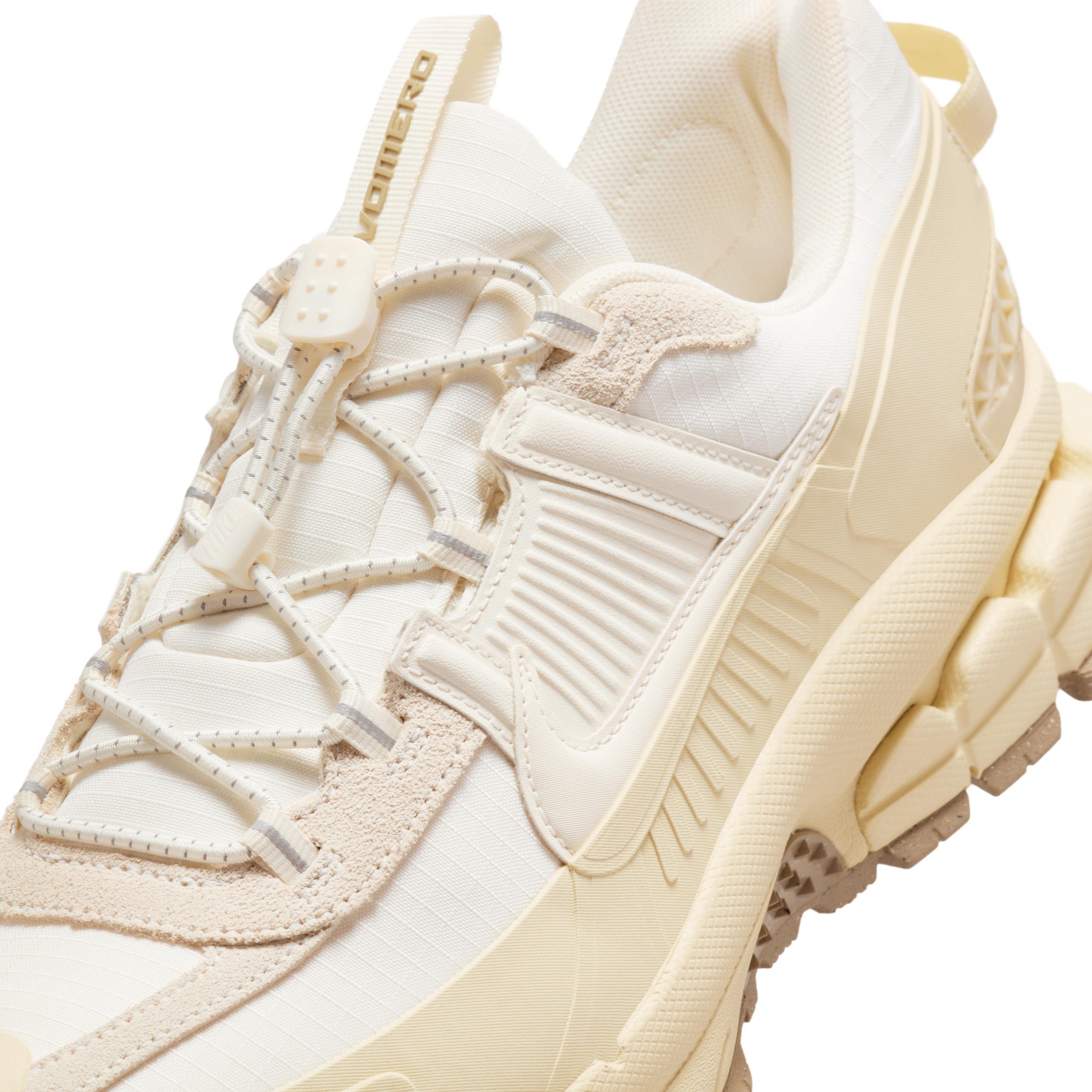 Nike Men's Zoom Vomero Roam Winterized Shoes Product Image