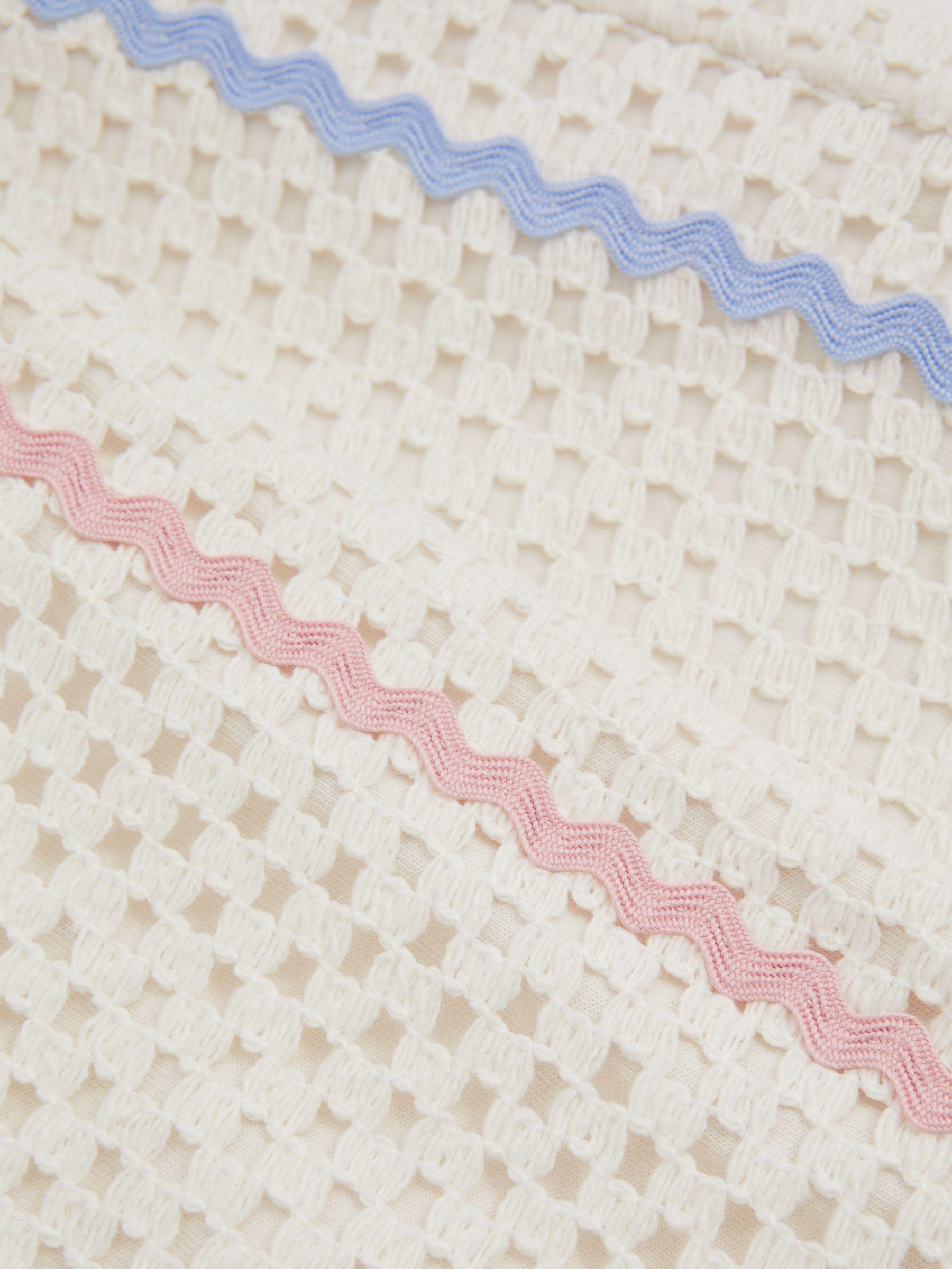 Palma Ecru Ché Crochet Contrast Trim Drawstring Shorts Product Image