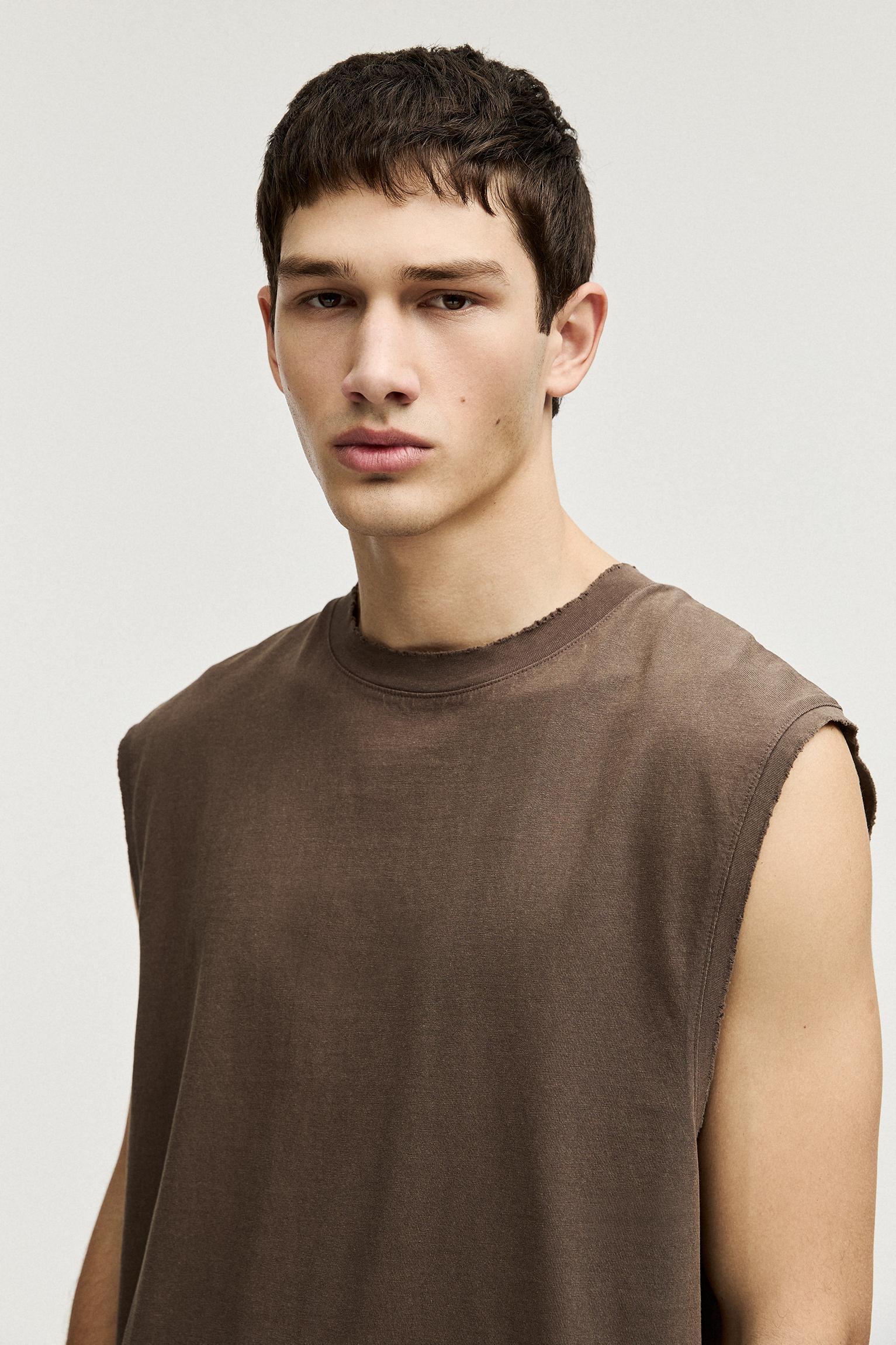 Washed sleeveless T-shirt Product Image