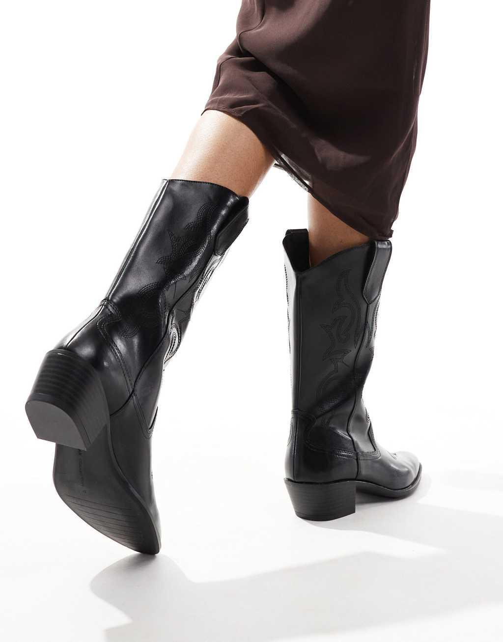 Pull&Bear faux leather topstitched western boots in black Product Image