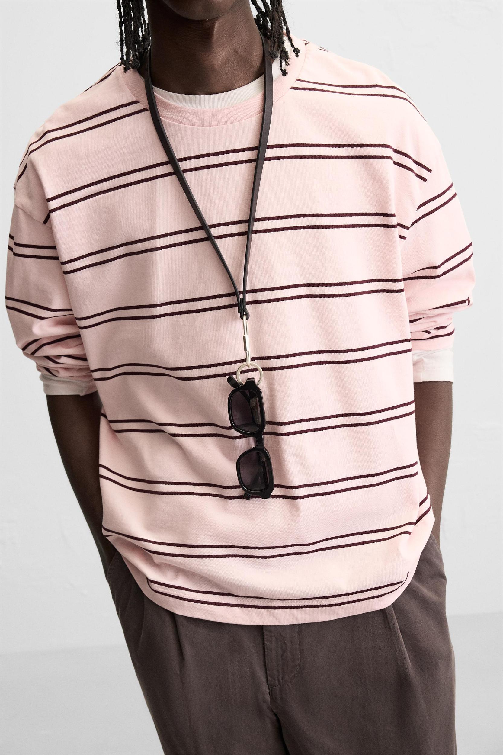 STRIPED T-SHIRT Product Image