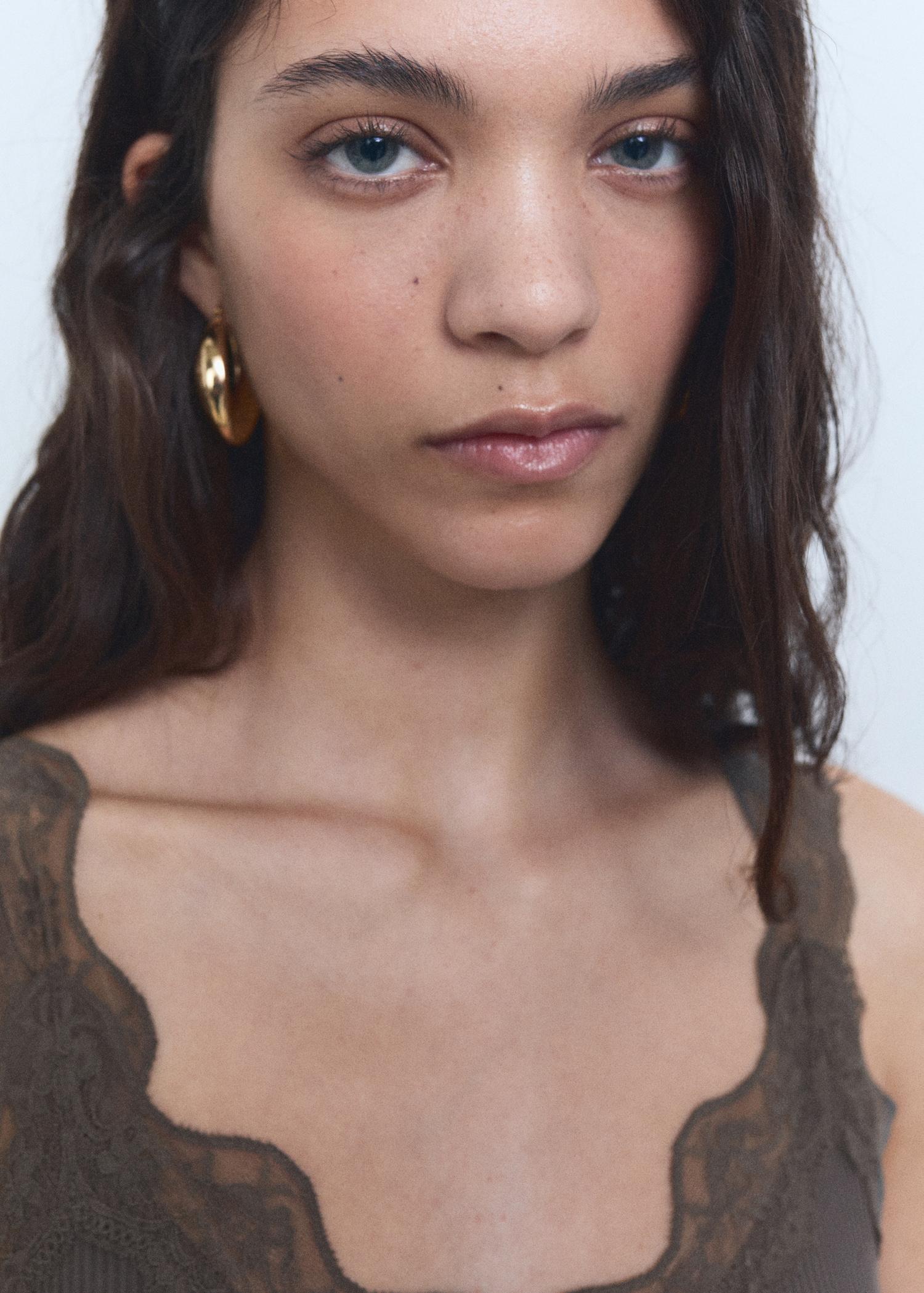 Fitted top with lace neckline - Women | MANGO USA Product Image