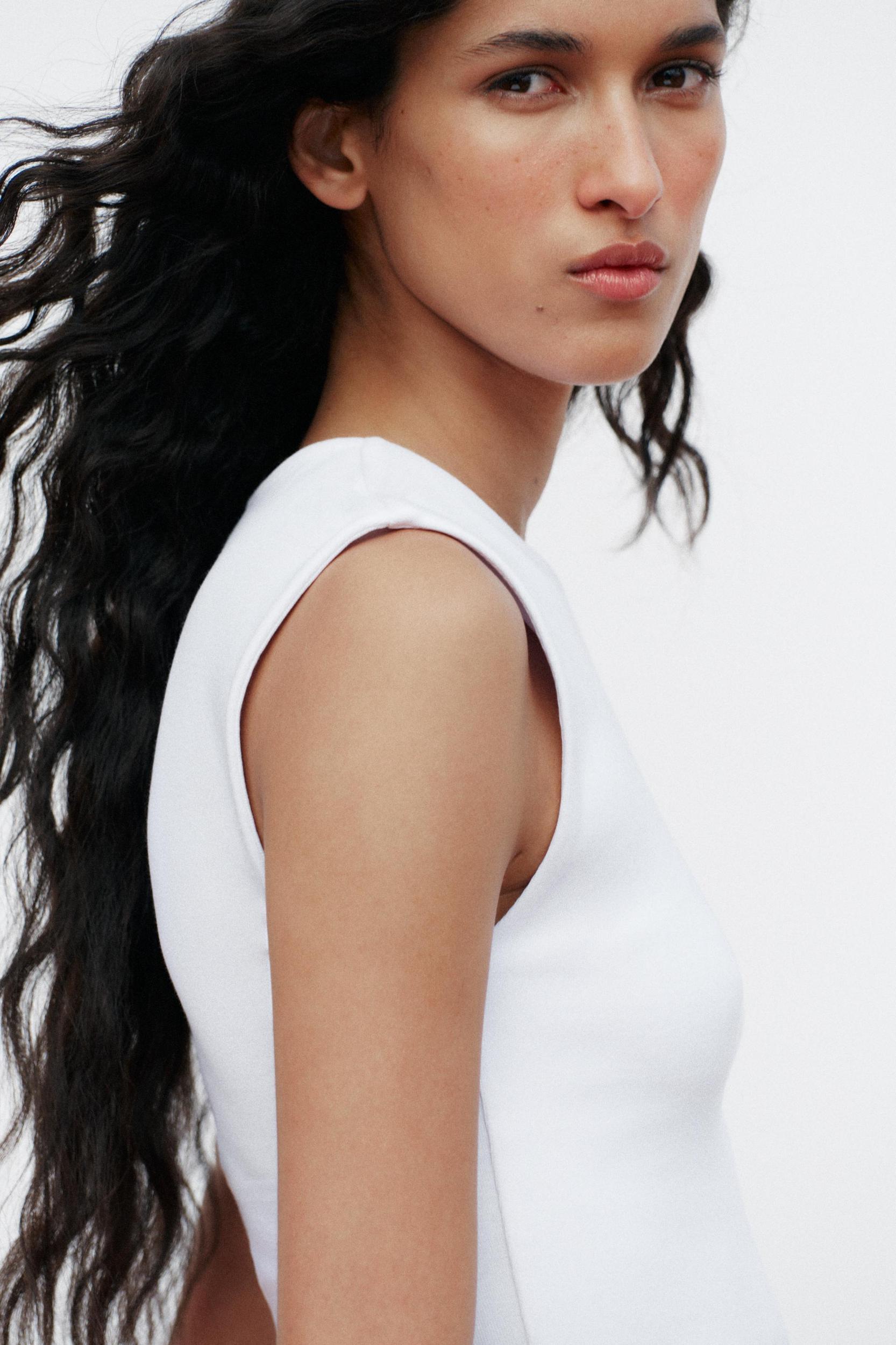 TANK TOP Product Image