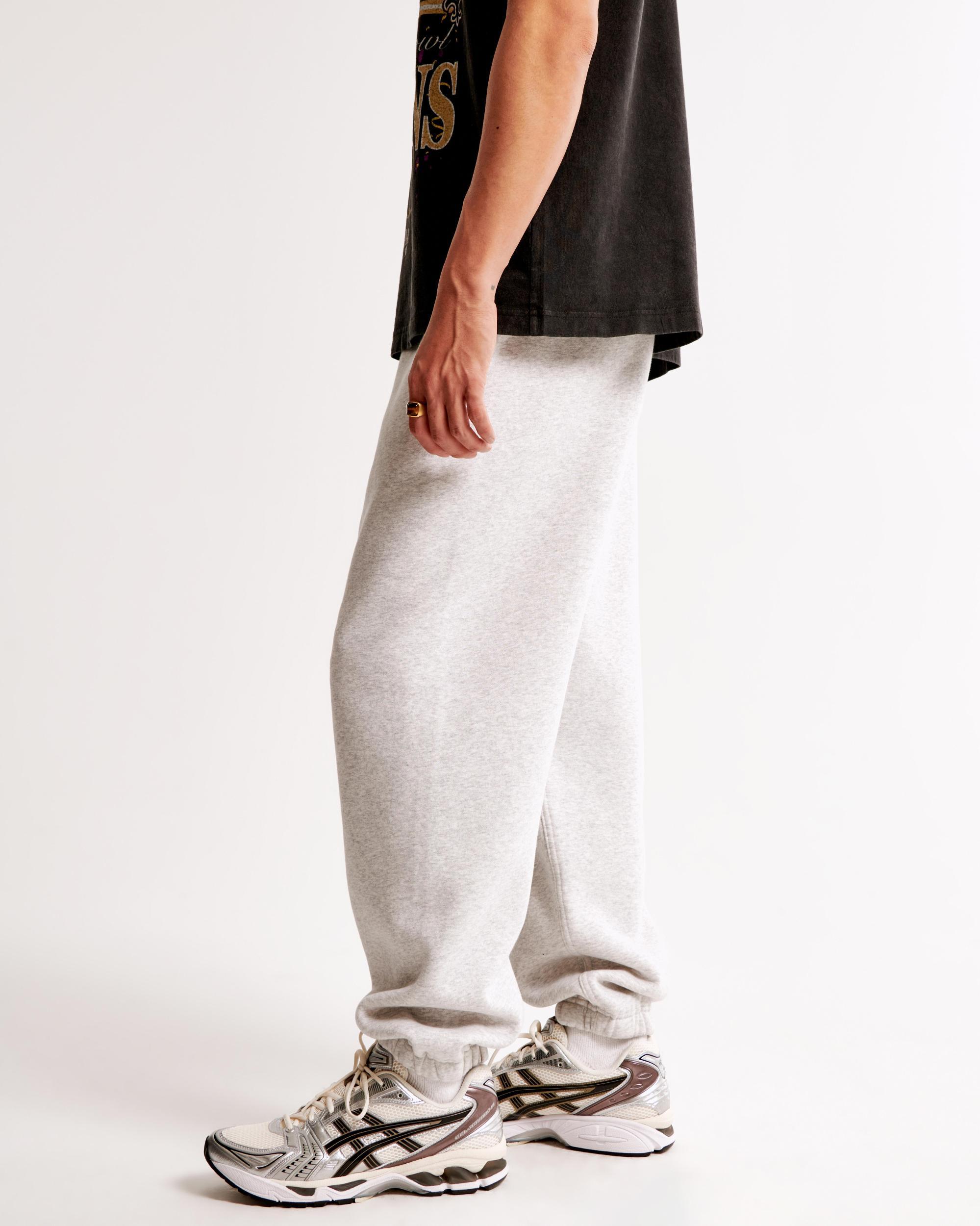 Essential Baggy Sweatpant Product Image