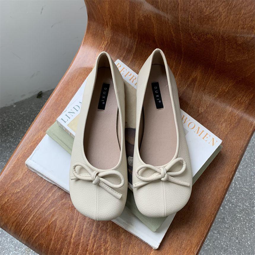 Plain Bow Flats Product Image